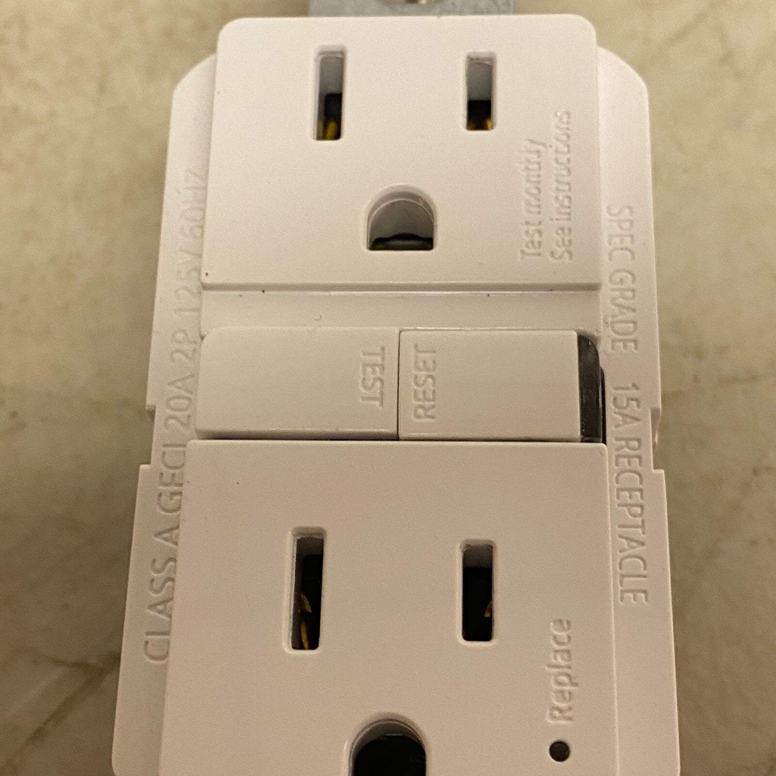 Eaton GFCI  TWRSGF15W Outlet Duplex Receptacle 15A 125V White EA