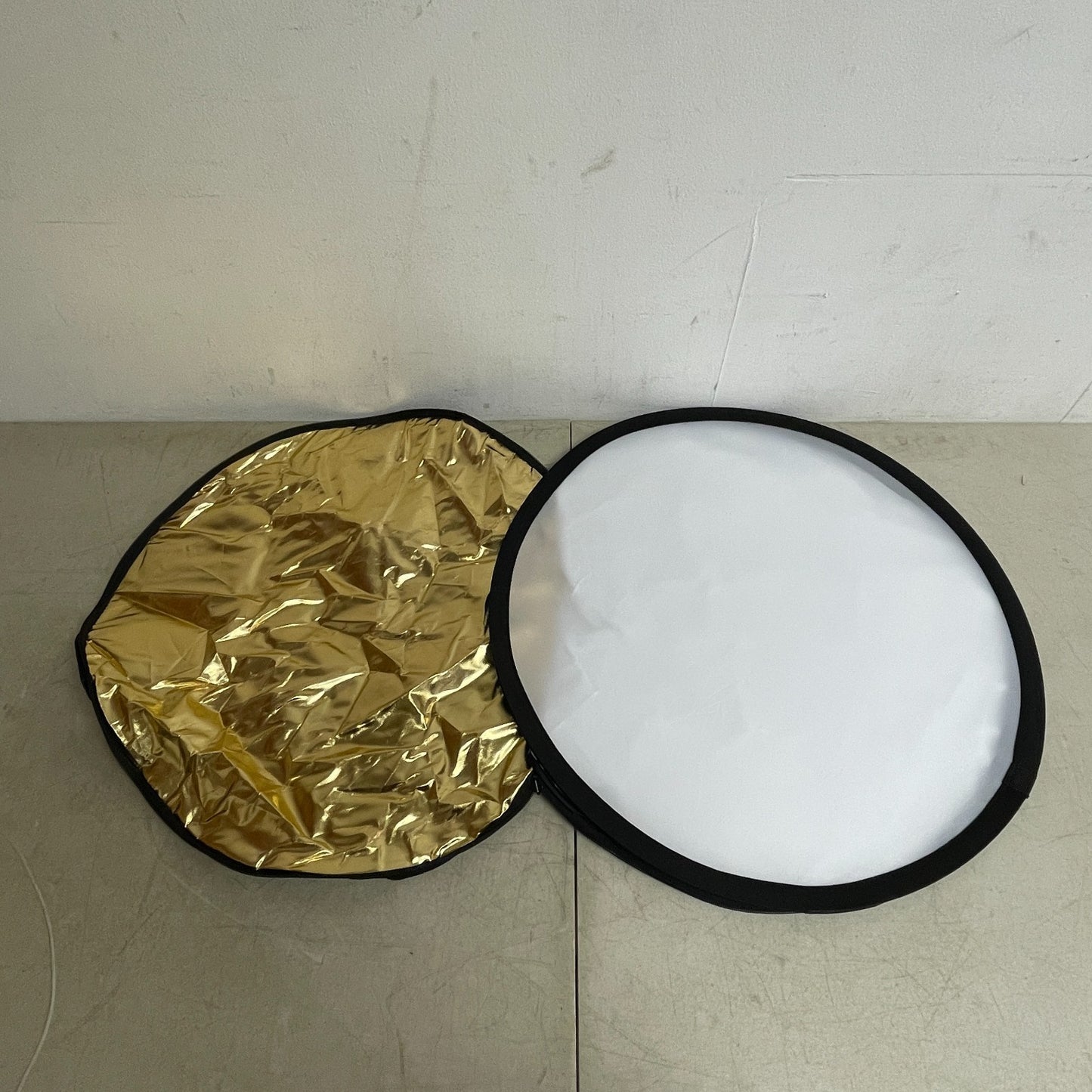 Etekcity 24″ 5‑in‑1 Collapsible Photography Reflector Kit Silver/Gold/White/Bla