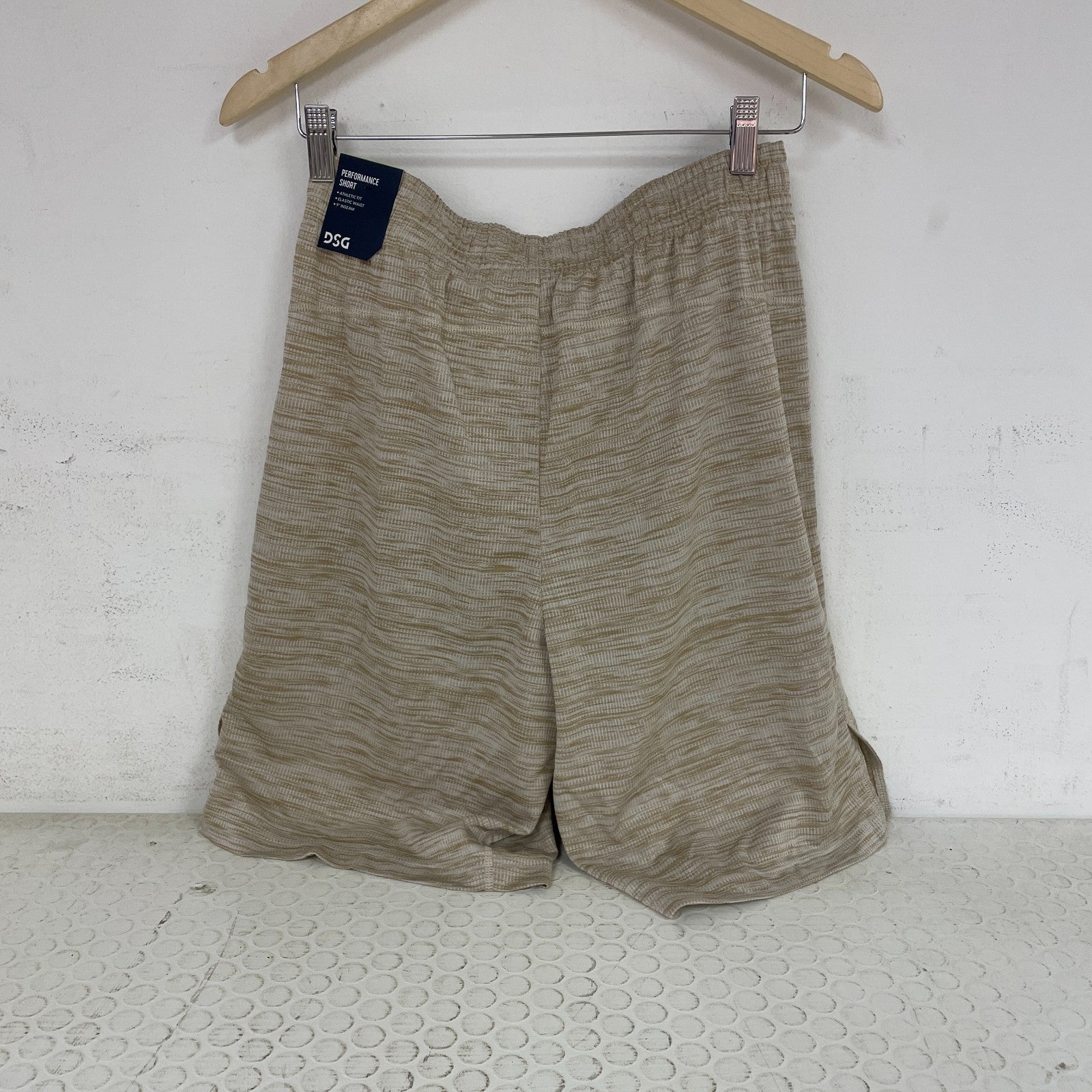 DSG Men's Novelty Textured Training Short CLASSIC KHAKI / PURE WHITE DAM20114N