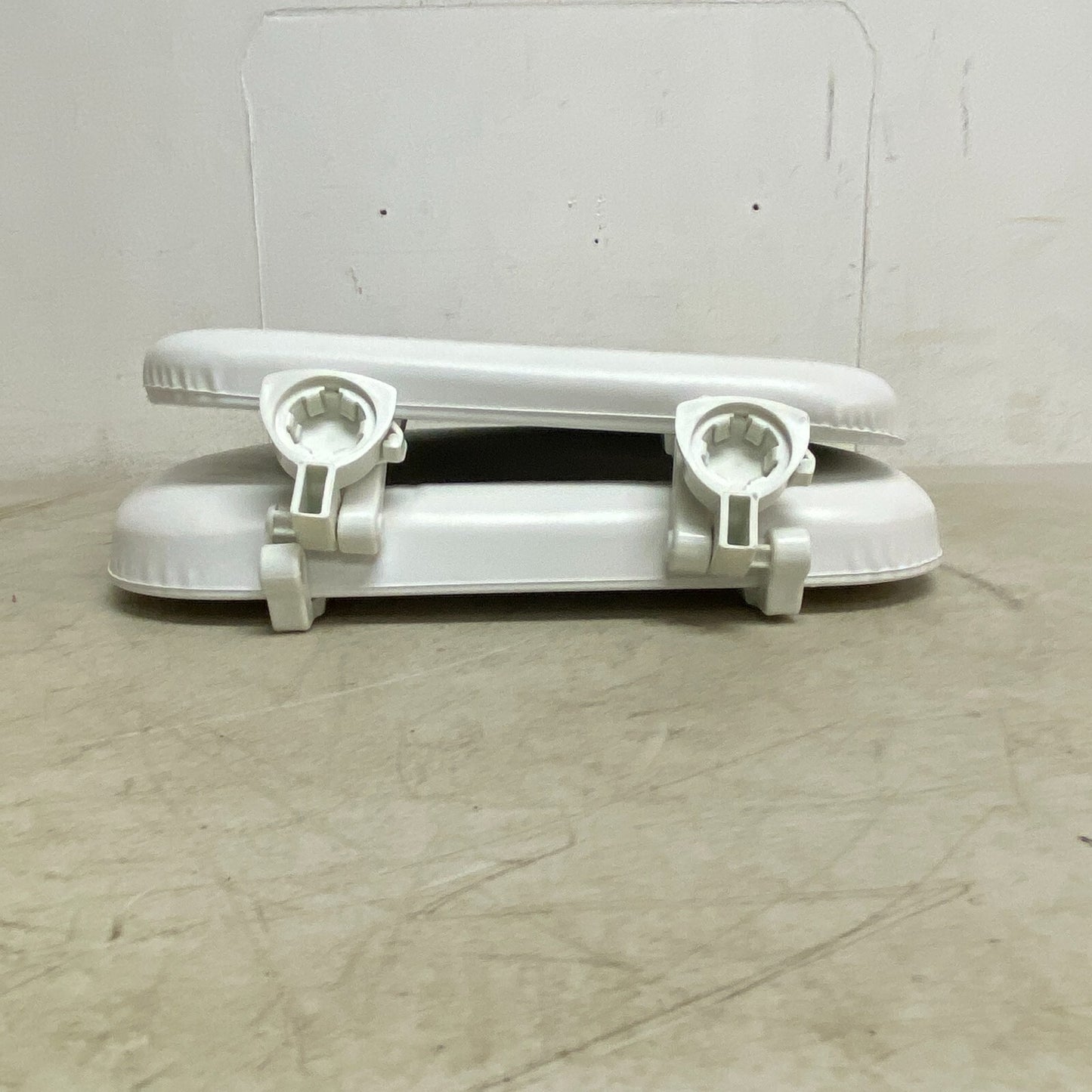 Mayfair Seat Fastening System Never Loosens 3649425 White Toalette Seat