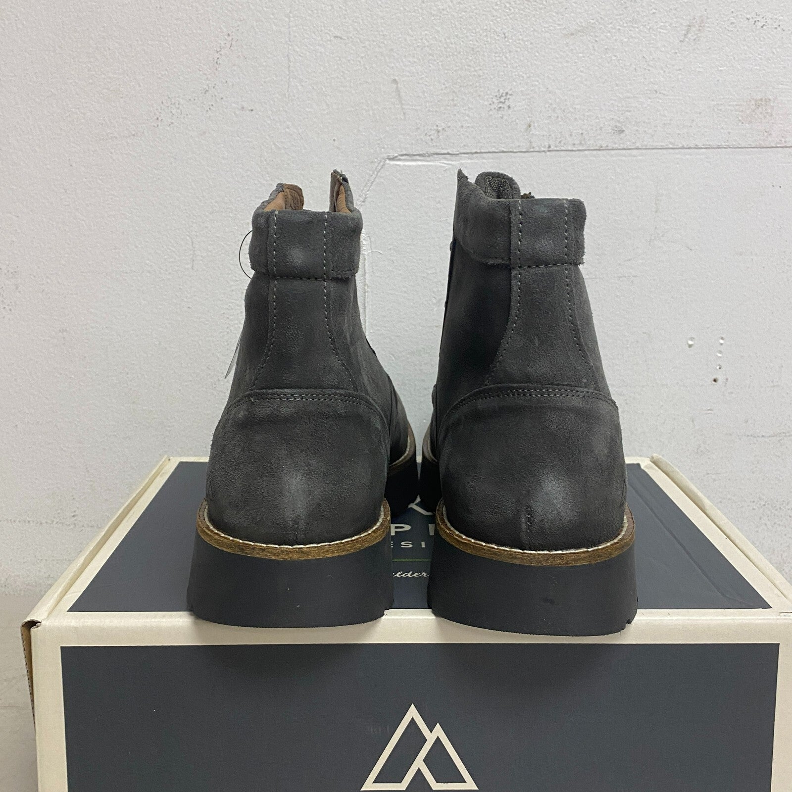 Alpine Mens Bryson Lace Up Moc Toe Style Gray Suede Leather Upper AD23MC002-GRY