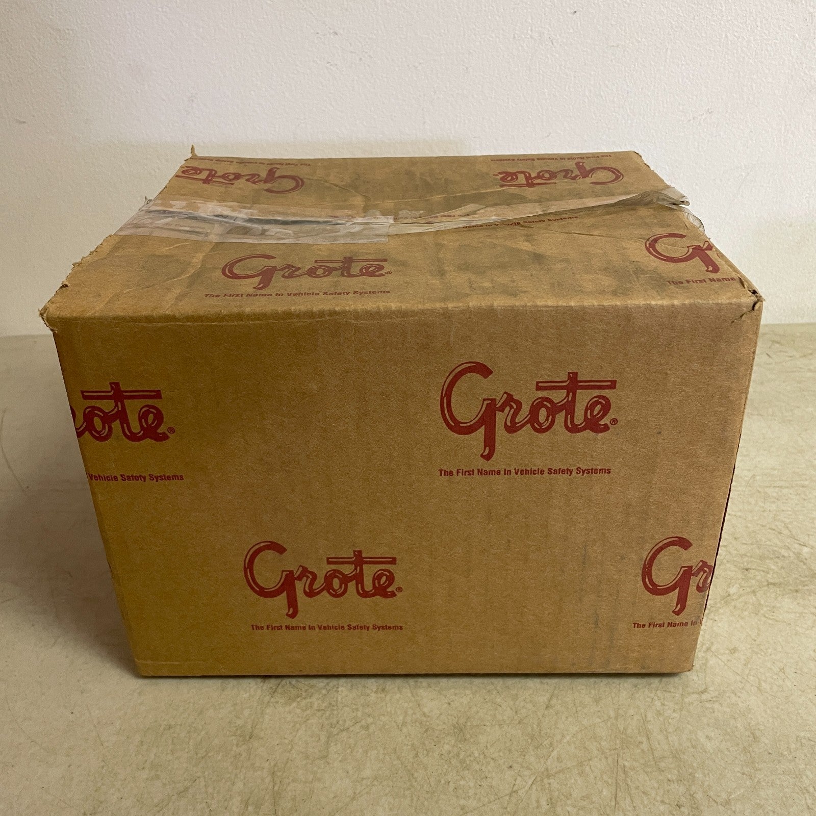 Grote Heavy‑Duty Magnetic Towing Lamp Kit Red 4‑Pole 65402‑4