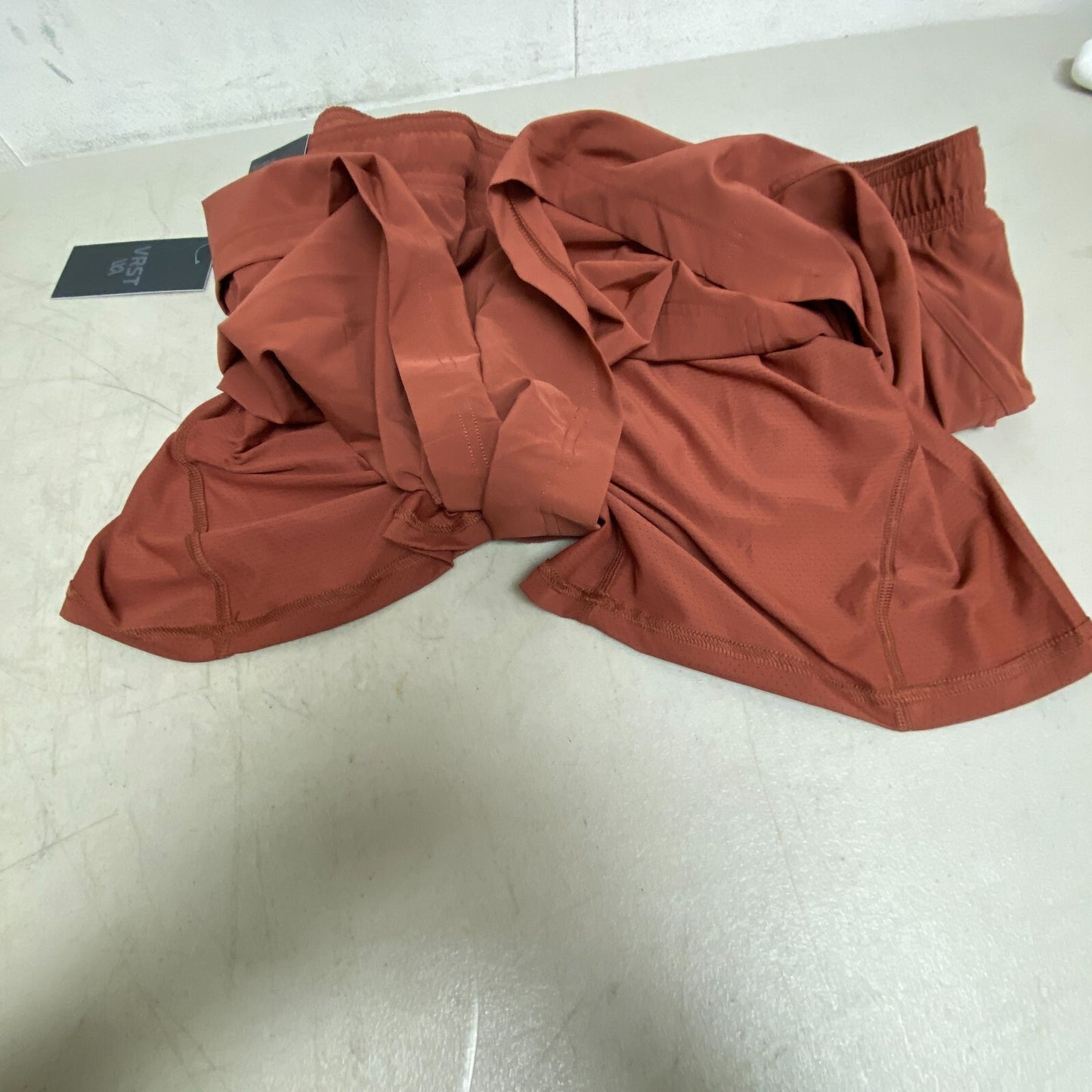 VRST Men's 7"  Relaxed Fit For Every Activity All In Short Brick Rust MAX232405