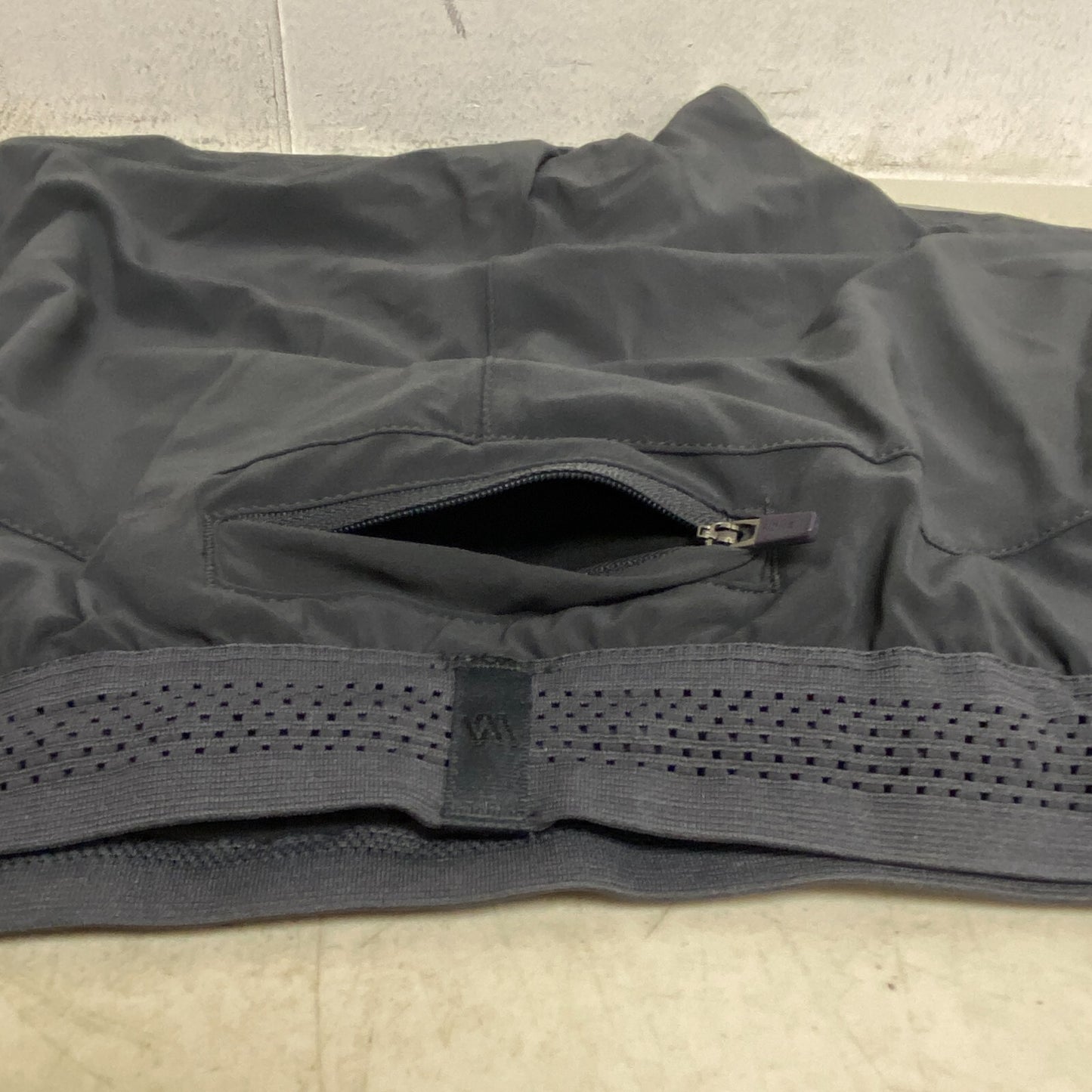 VRST Men's 5â Enthusiast Relaxed Trendy Run Short Graphic Charcoal MAX100420