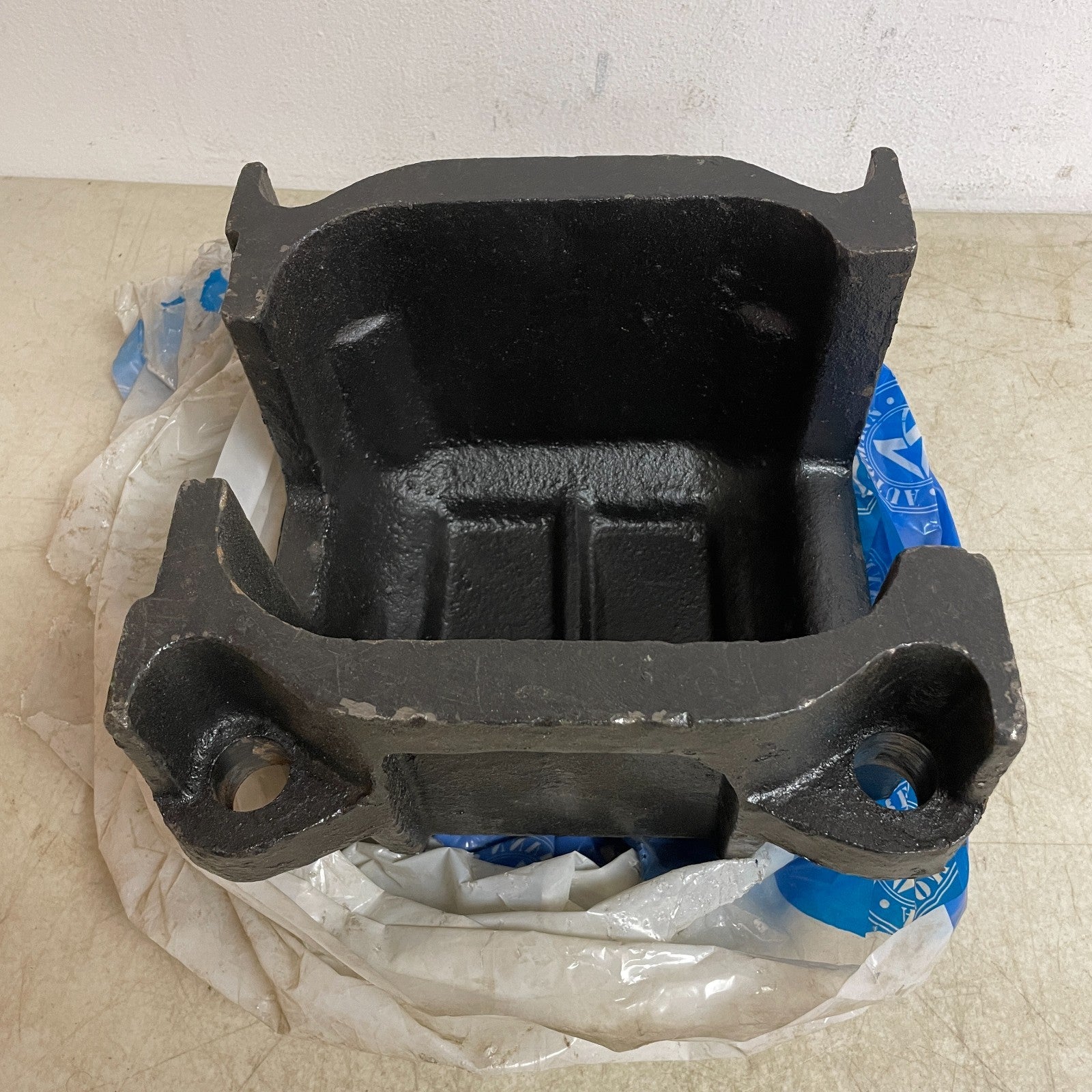 Automann M1070 Mack Heavy-Duty Cab Mount Insulator Box Truck Cab Mount