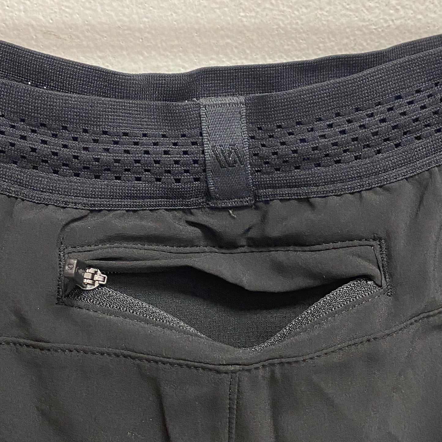 VRST Men's 5" Relaxed Fit Enthusiast Lined Run Short  Pure Black MAX100420