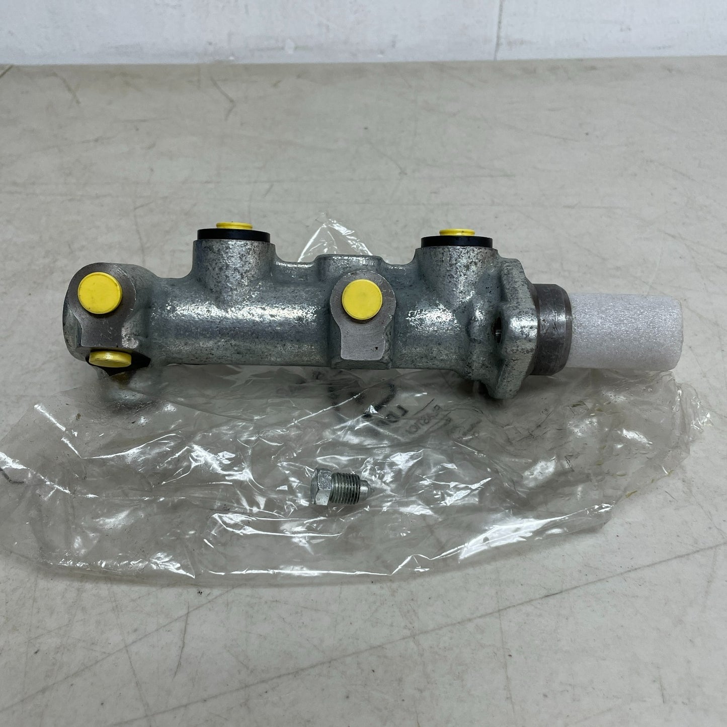 Beck/Arnley 072-0631 Brake Master Cylinder for Alfa Romeo Spider 1970-1992