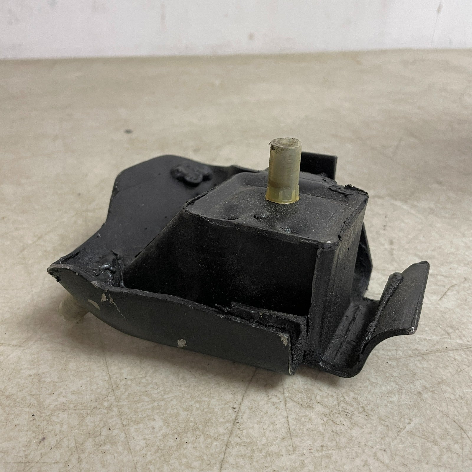 Carquest 2537 Front Left Automatic Transmission Mount Fits Buick Olds Pontiac