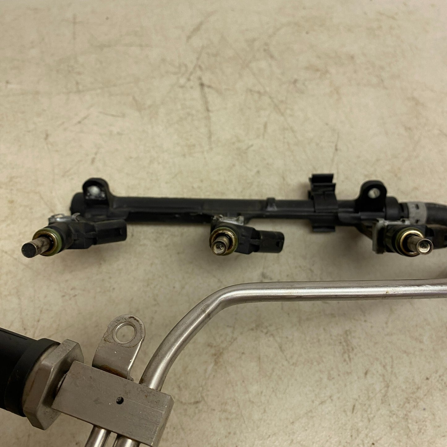 Audi Fuel Supply Distribution Distributor Pipe Line Tube Assem 06E127509AE