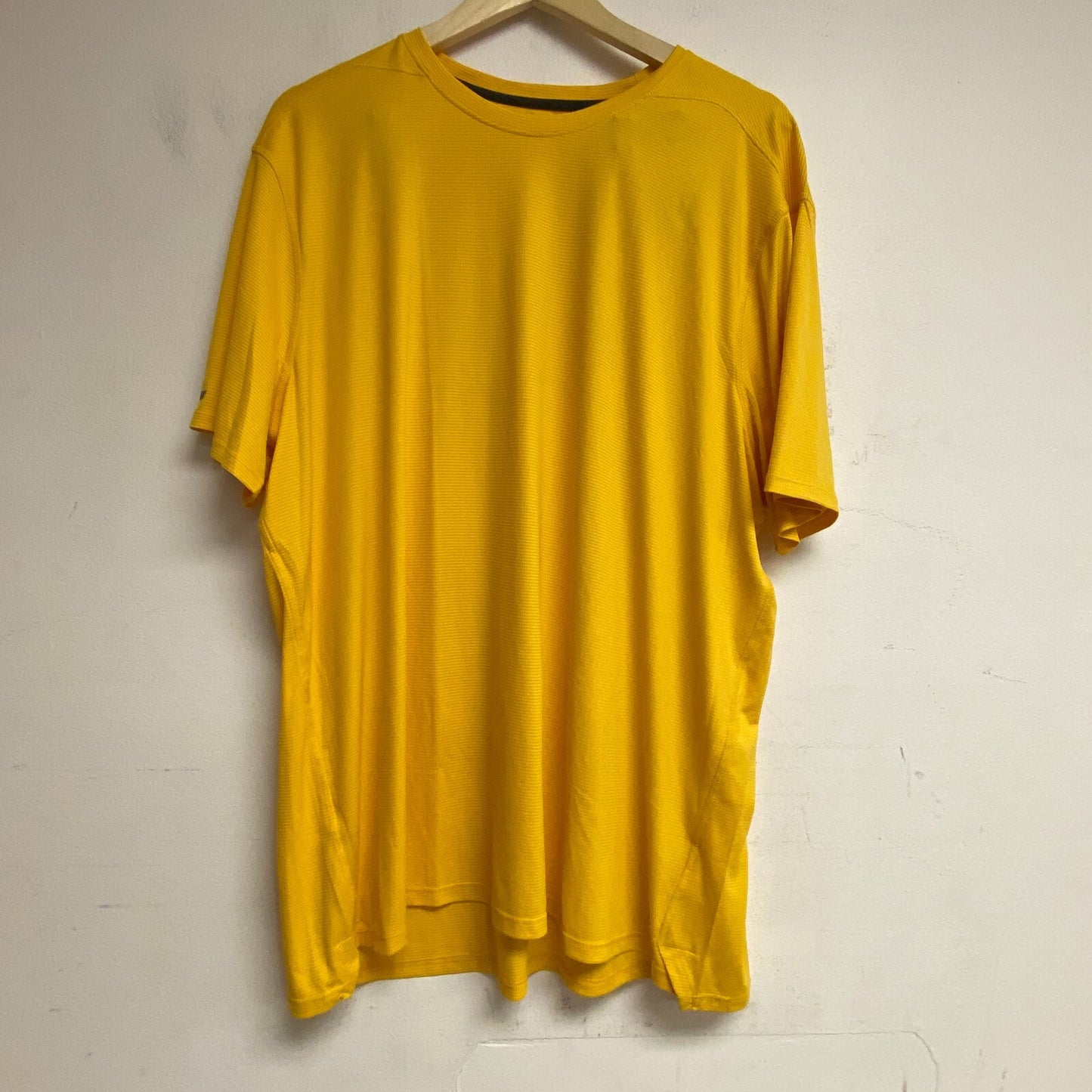 DSG Men's Run Short Sleeve T-Shirt Deep Yellow DAM12204 BRAND NEW