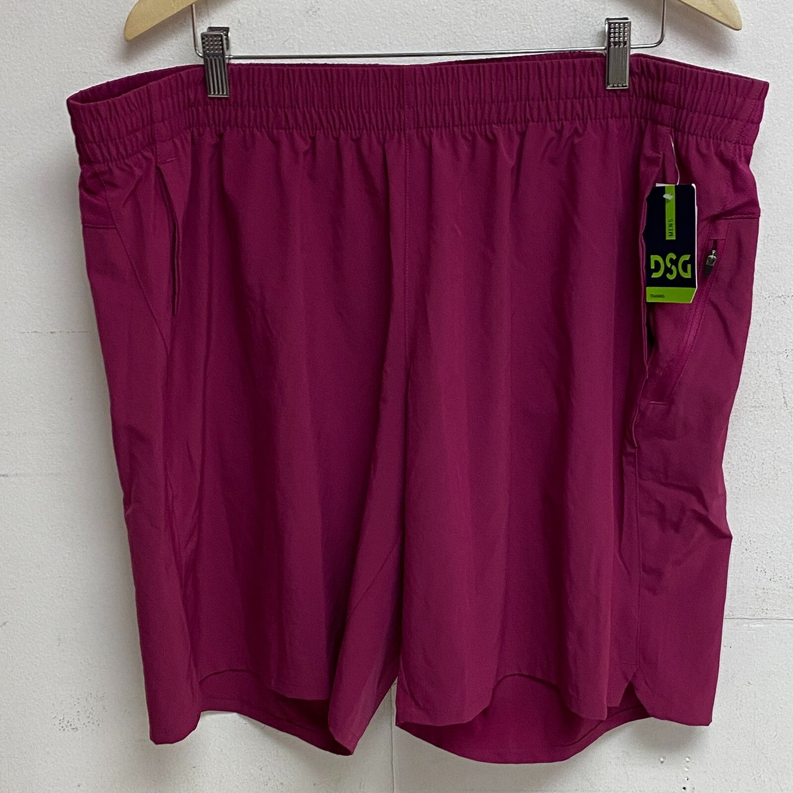 DSG Men's 8'' Agility Woven Shorts Wild Berry Training Solid DAM20111X