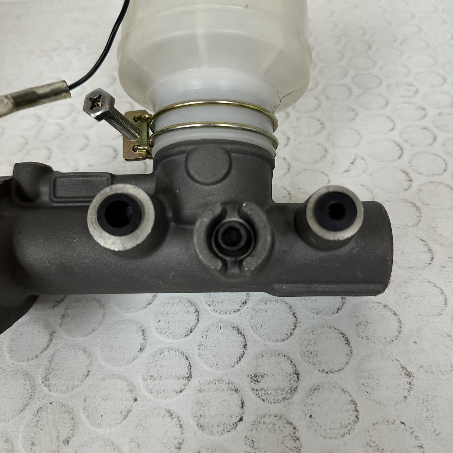 Dorman M39970 Brake Master Cylinder for Ford F150 F250 Expedition 1997-2003