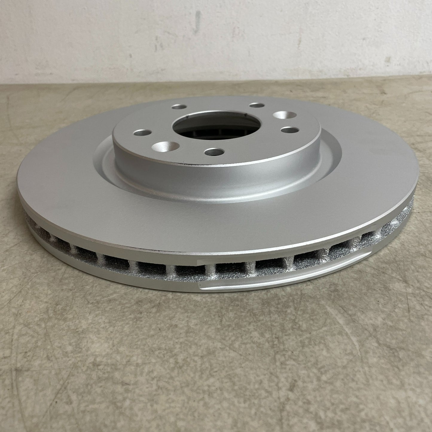 Bosch 40011604 QuietCast Premium Front Disc Brake Rotor Coated 296 mm