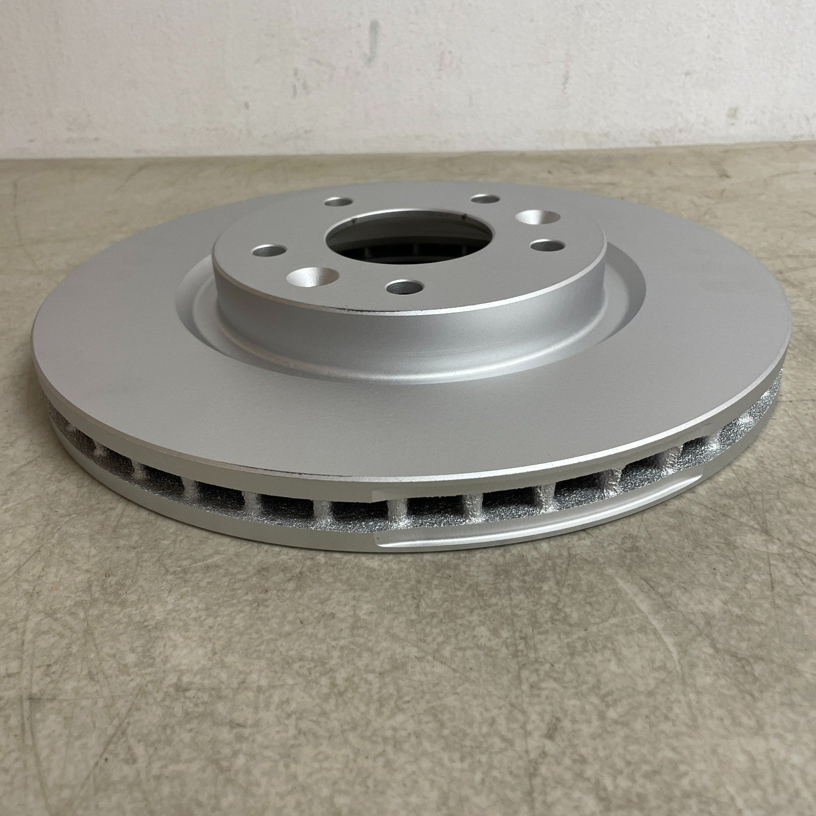 Bosch 40011604 QuietCast Premium Front Disc Brake Rotor Coated 296 mm