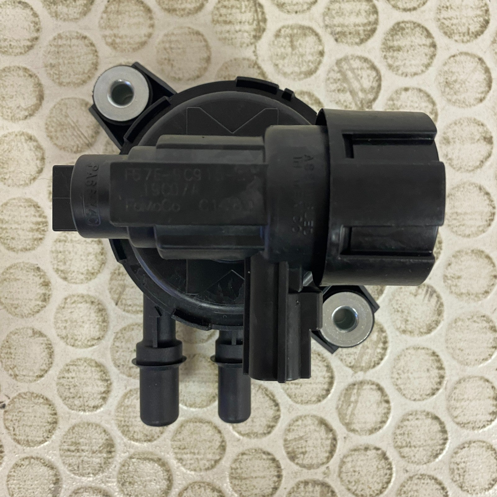 CARQUEST Premium Vapor Canister Purge Solenoid Black CPC1126