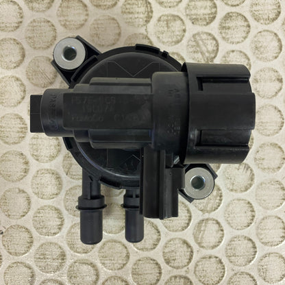 CARQUEST Premium Vapor Canister Purge Solenoid Black CPC1126