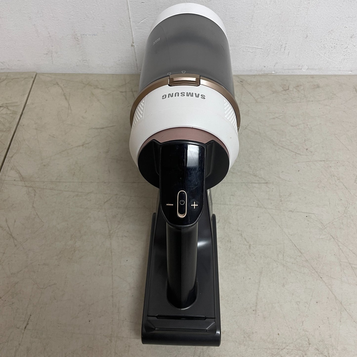 Samsung BESPOKE Jet Cordless Stick Vacuum w/ Clean Station Misty White