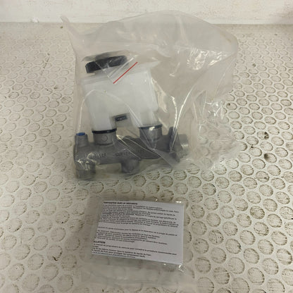 Carquest Wearever MCA390515 Brake Master Cylinder w/ Reservoir 15/16″ Bore