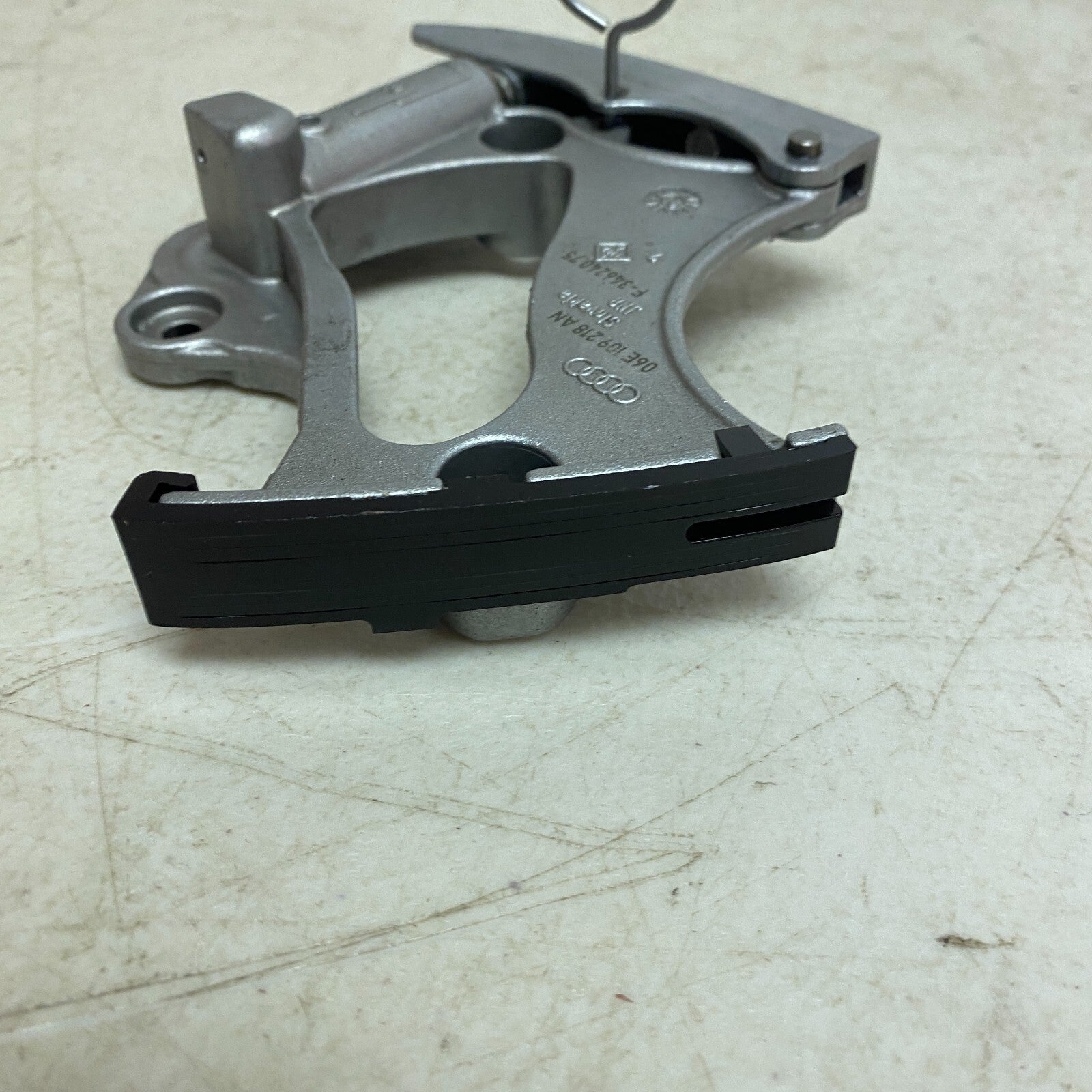 Audi 3.0T Right Timing Chain Tensioner Fit For VW Touareg AUDI A4 Q5 Q7 06E 109