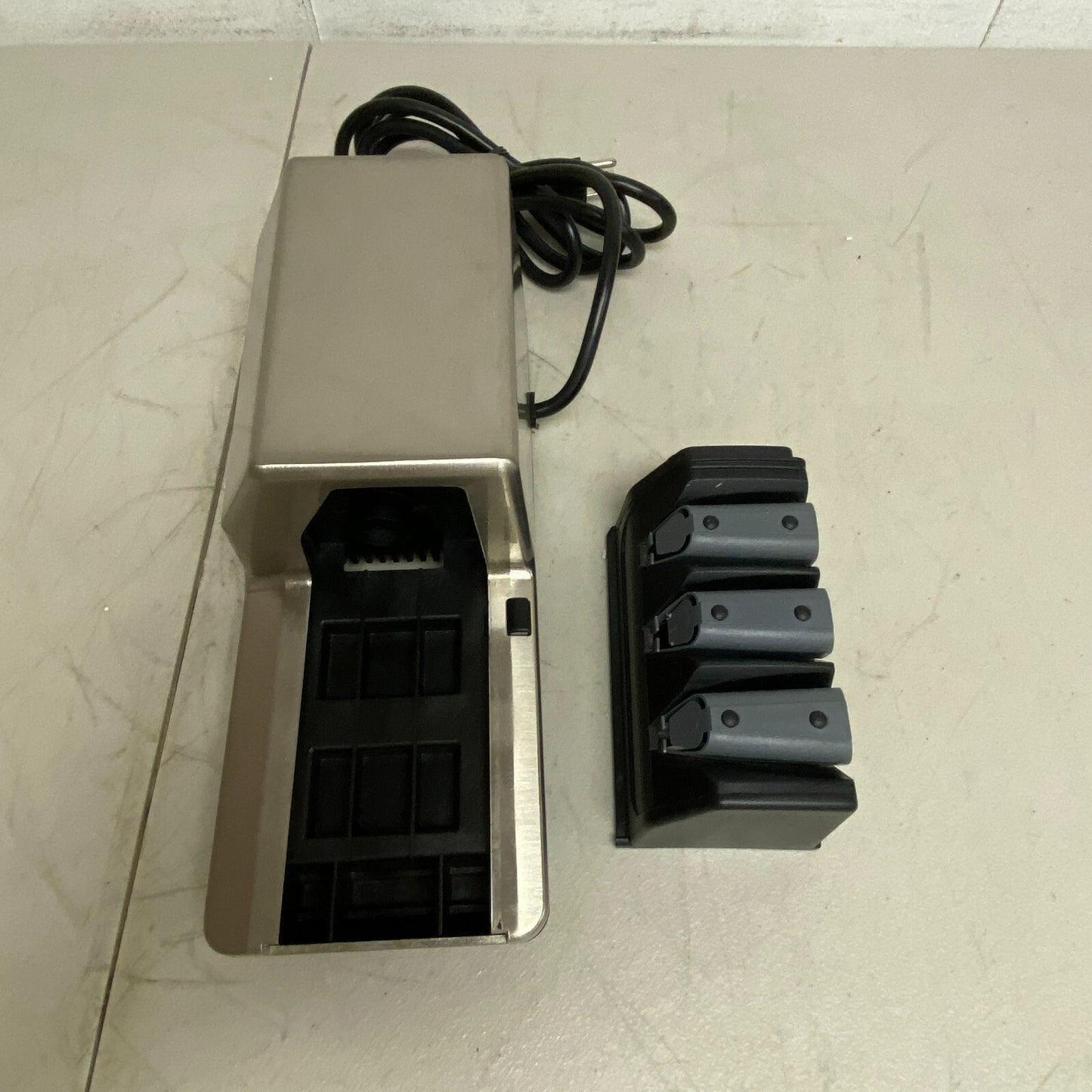 CHEFS CHOICE 2100 COMMERCIAL SHARPENER 3 STAGE 20 DEG TRIZOR INCLUDES 20 DEG,,,,