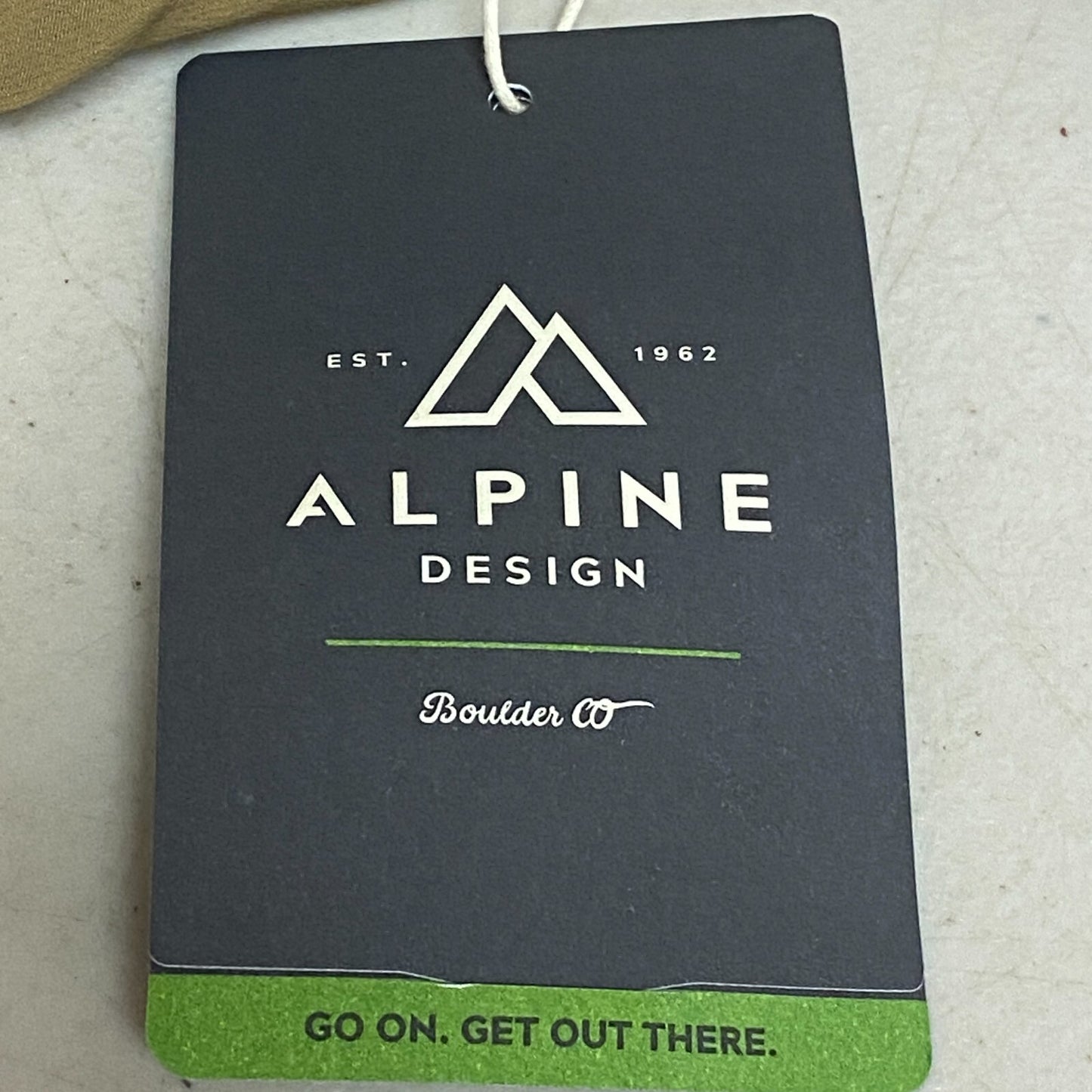 Alpine design Men's Flat Front Trailhead Tech Short Ermine ADM11803 Brand New