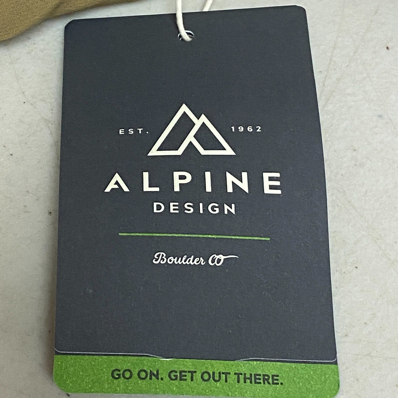 Alpine design Men's Flat Front Trailhead Tech Short Ermine ADM11803 Brand New