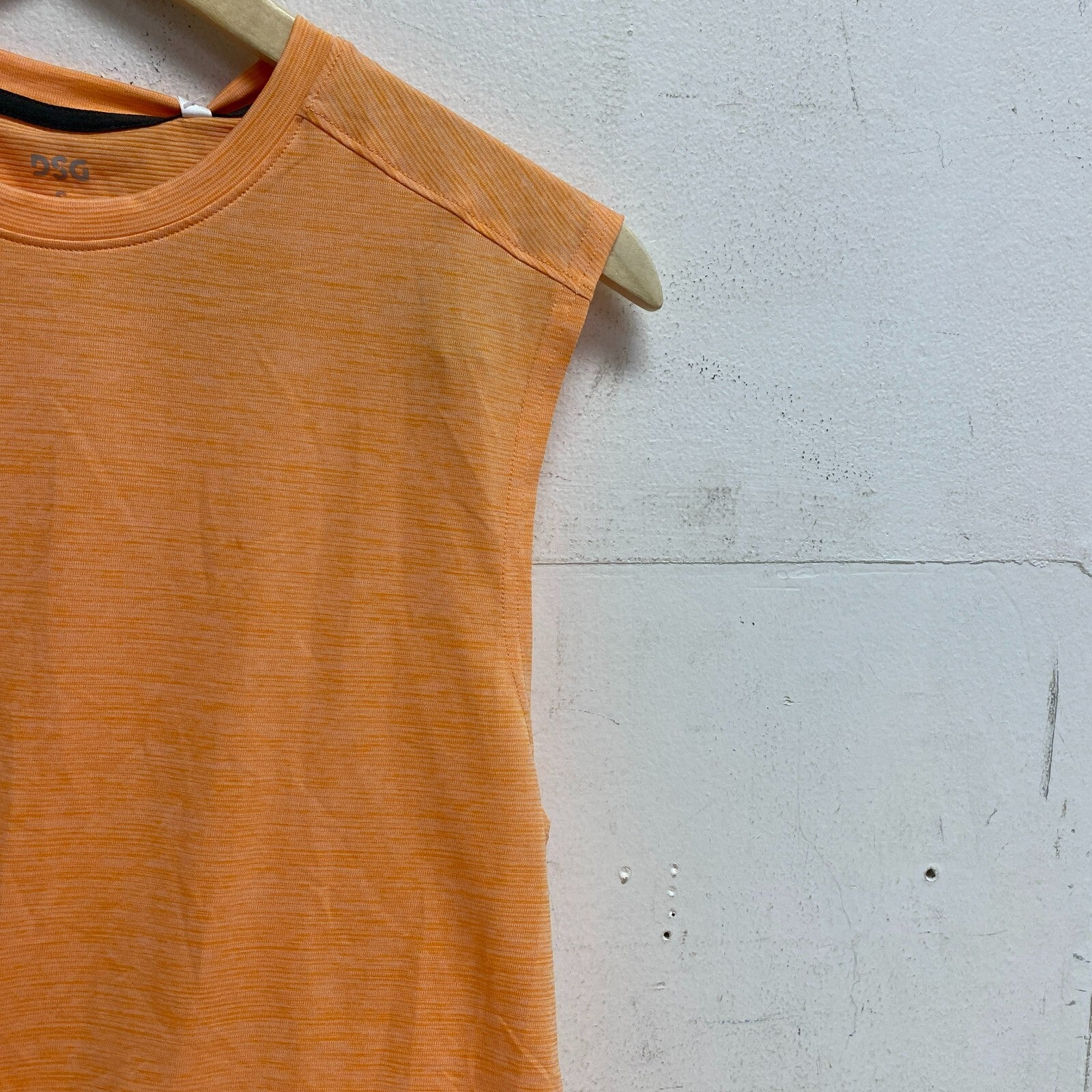 DSG Men's Movement Muscle Tank Top Cantaloupe / Pure White Sleeveless DAM12115