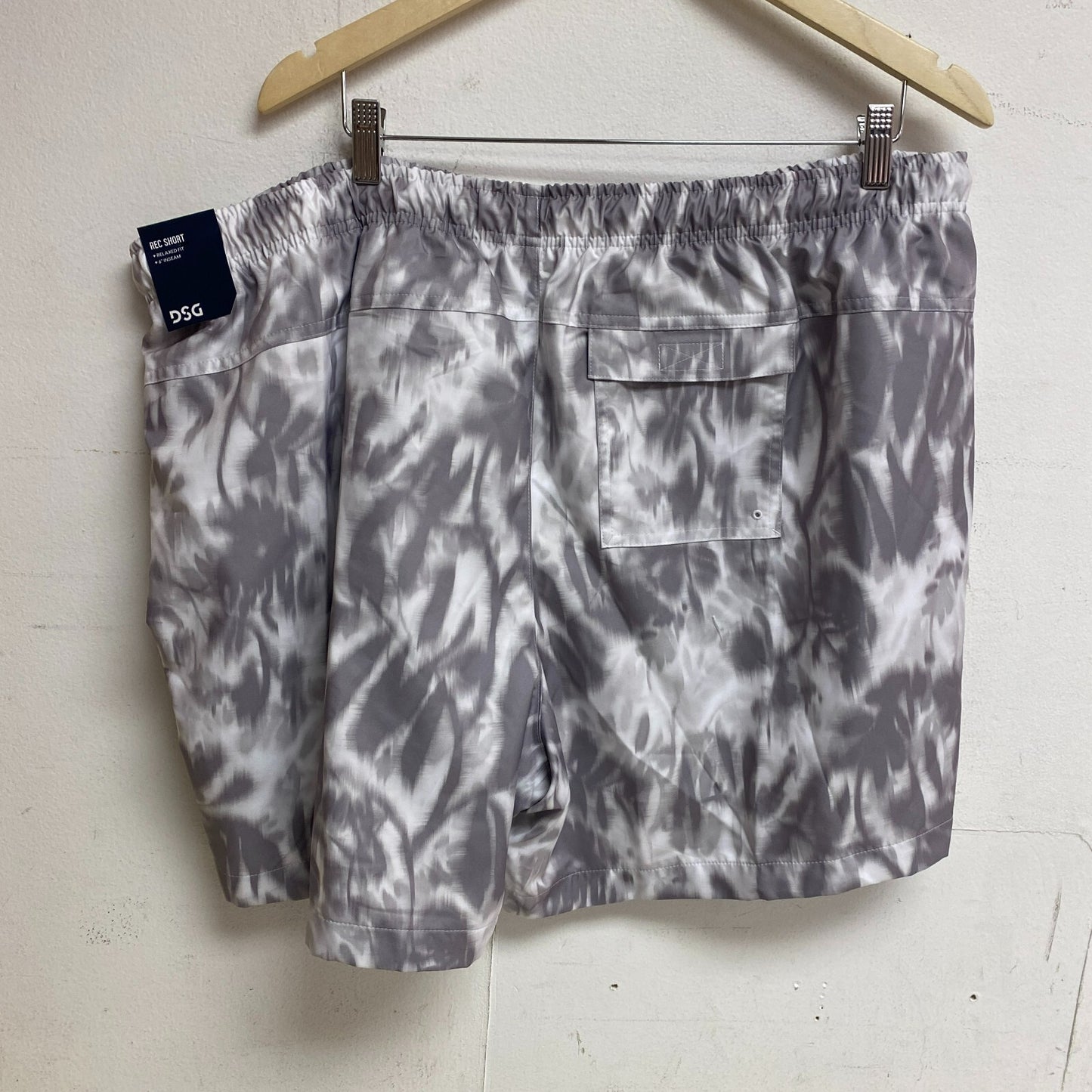 DSG Men's 6" Rec Shorts Palm Life Pure White Floral Stylish Relaxed DAM12111PRT