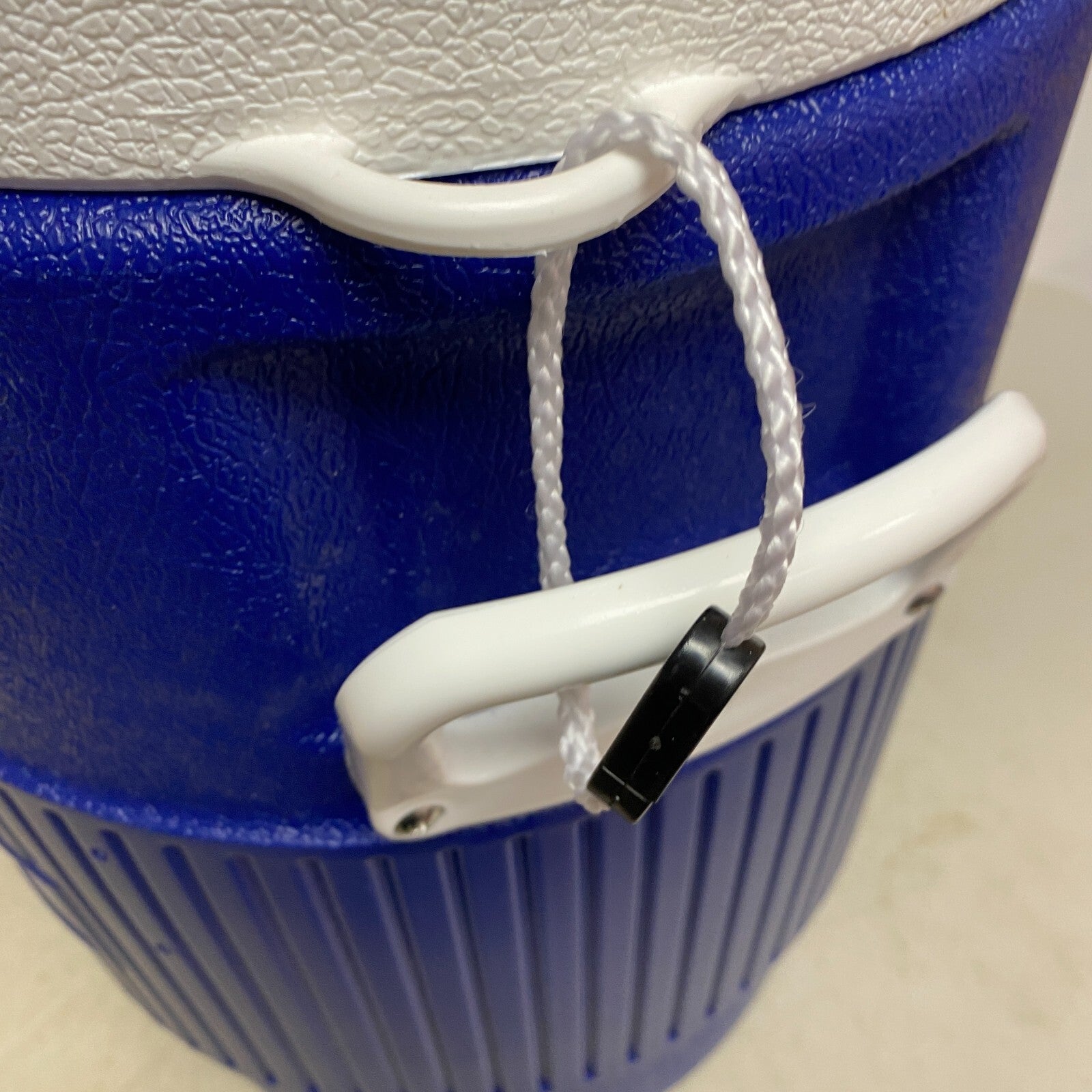 Lowe's Igloo 5 Gallon Beverage Cooler in Blue (Model #: 081324) Brand New!!