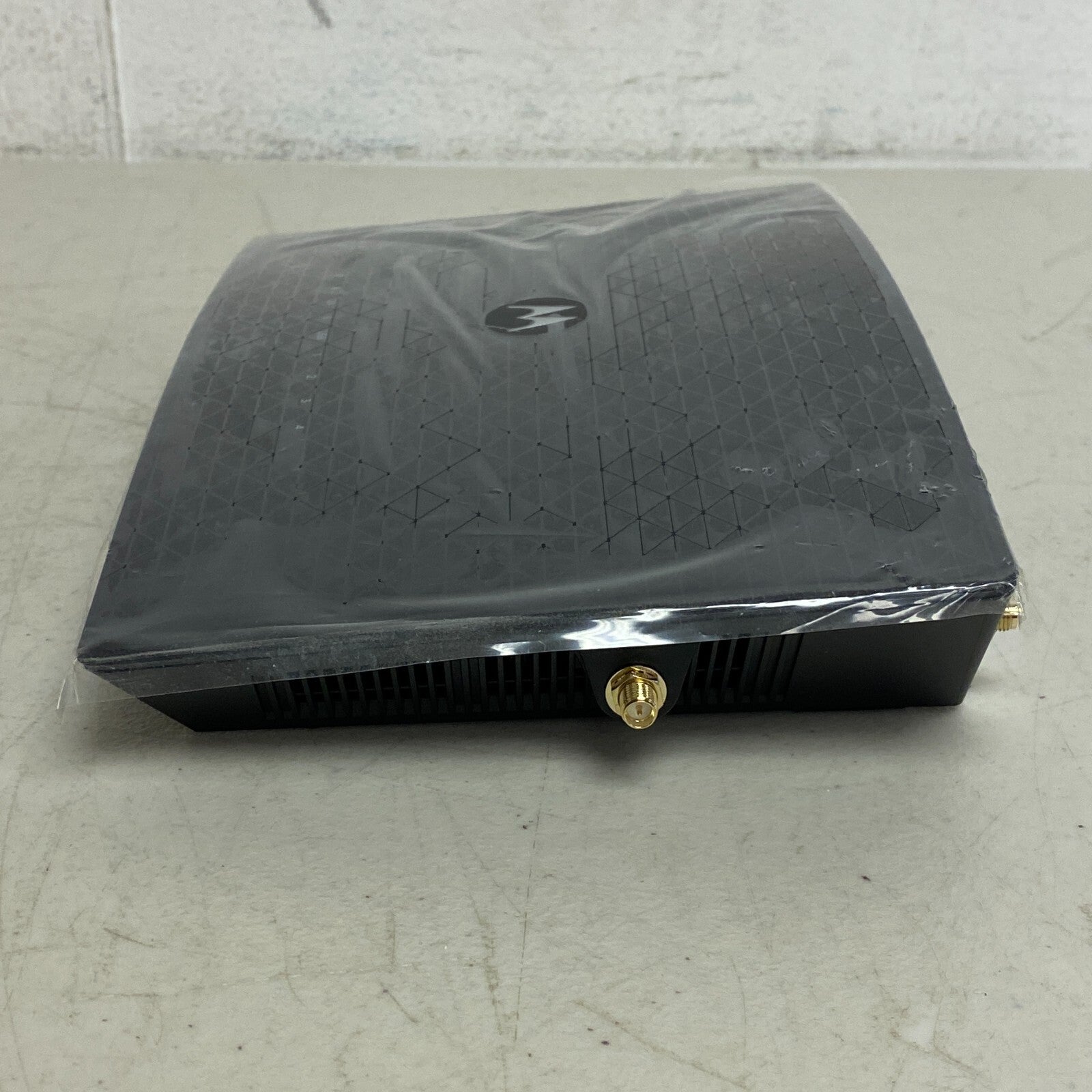 MOTOROLA AC2600 4x4 WiFi Smart Gigabit Router with Extended Range, Model MR2600