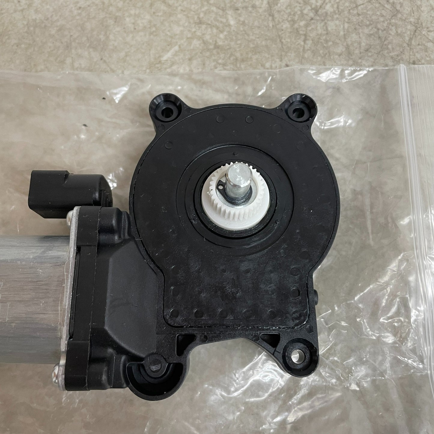 Cardone 82-3005 Power Window Motor New 2-Terminal OE Replacement for BMW/Ford