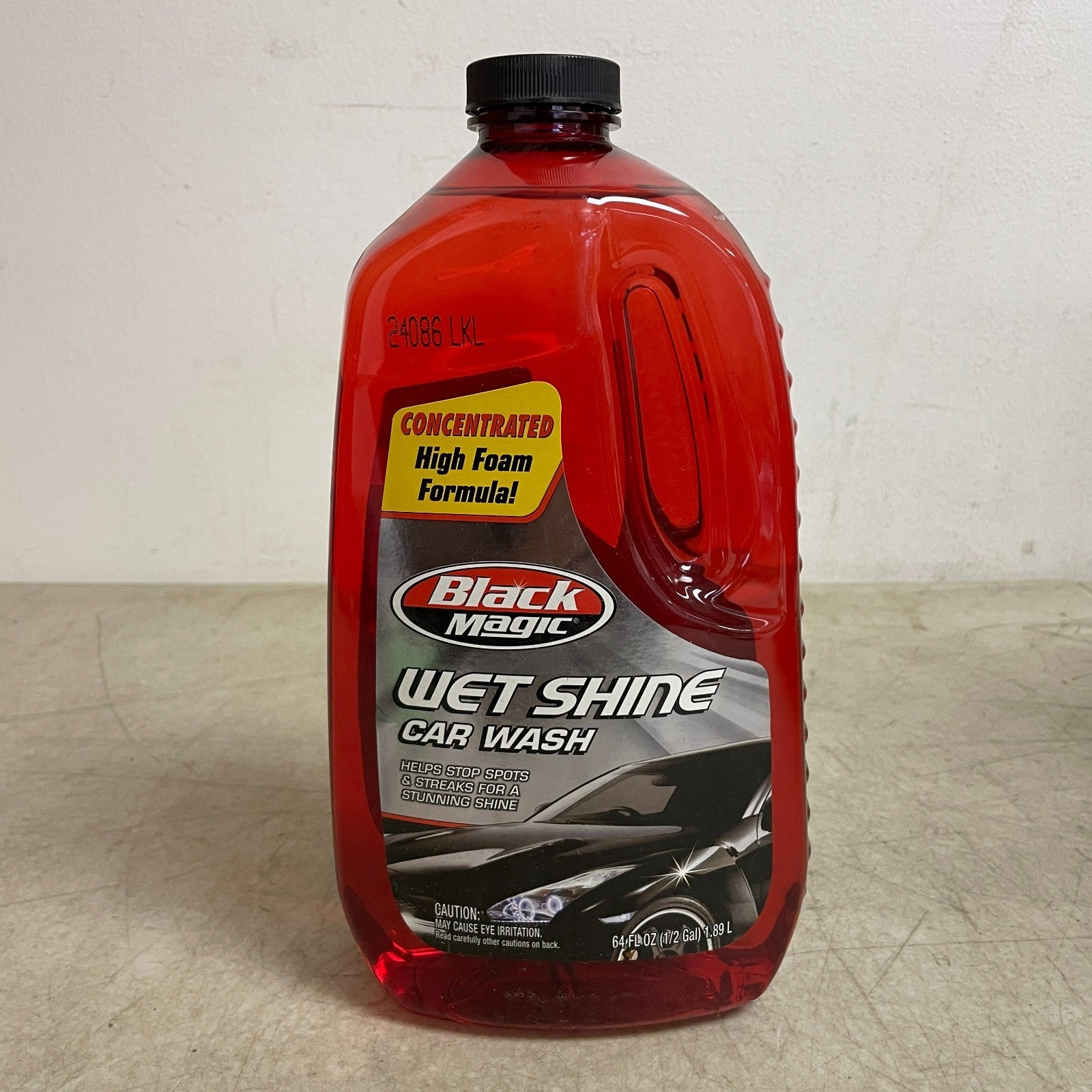 Black Magic Wet Shine Car Wash 64oz 1/2 Gallon Plastic Bottle – Model 120064