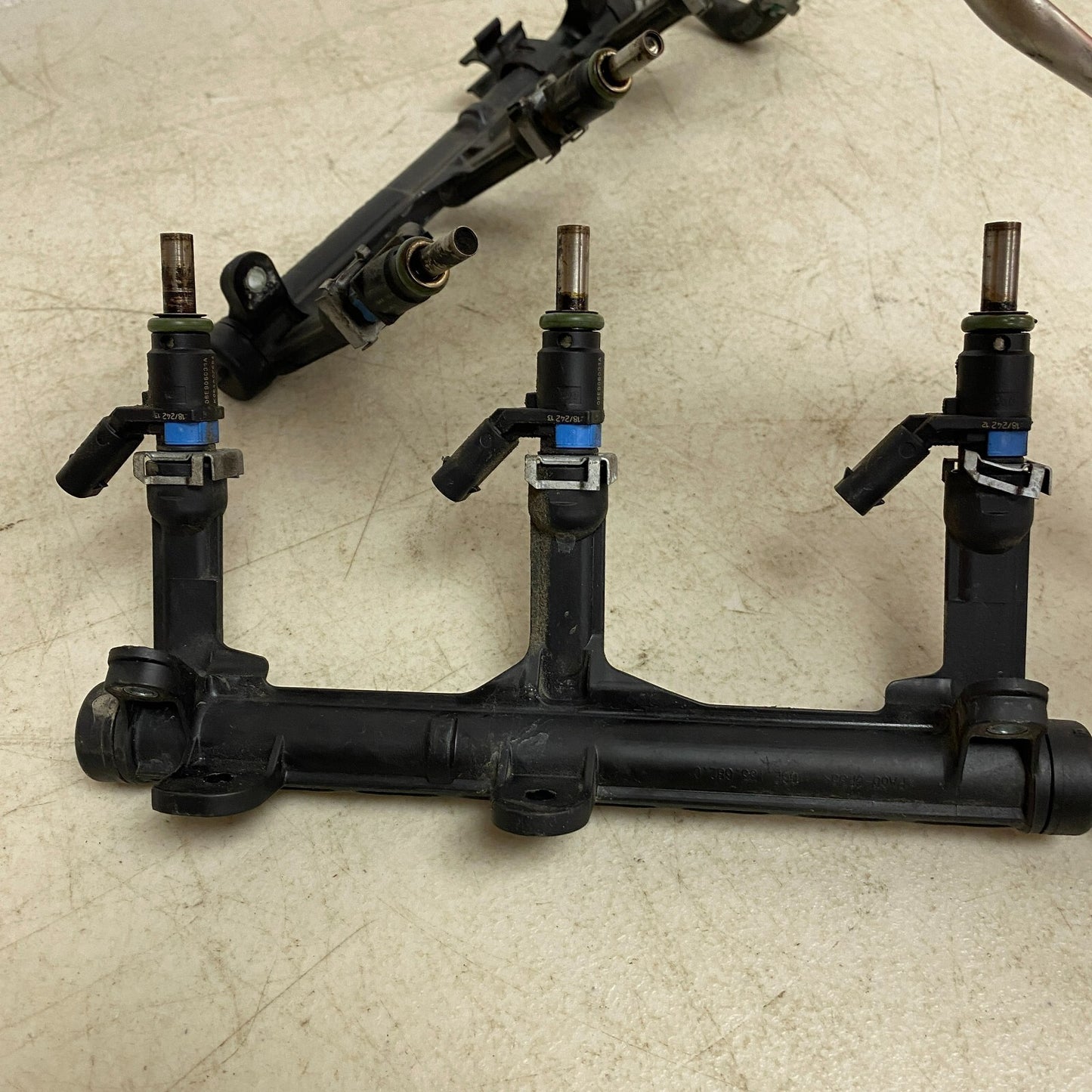 Audi Fuel Supply Distribution Distributor Pipe Line Tube Assem 06E127509AE