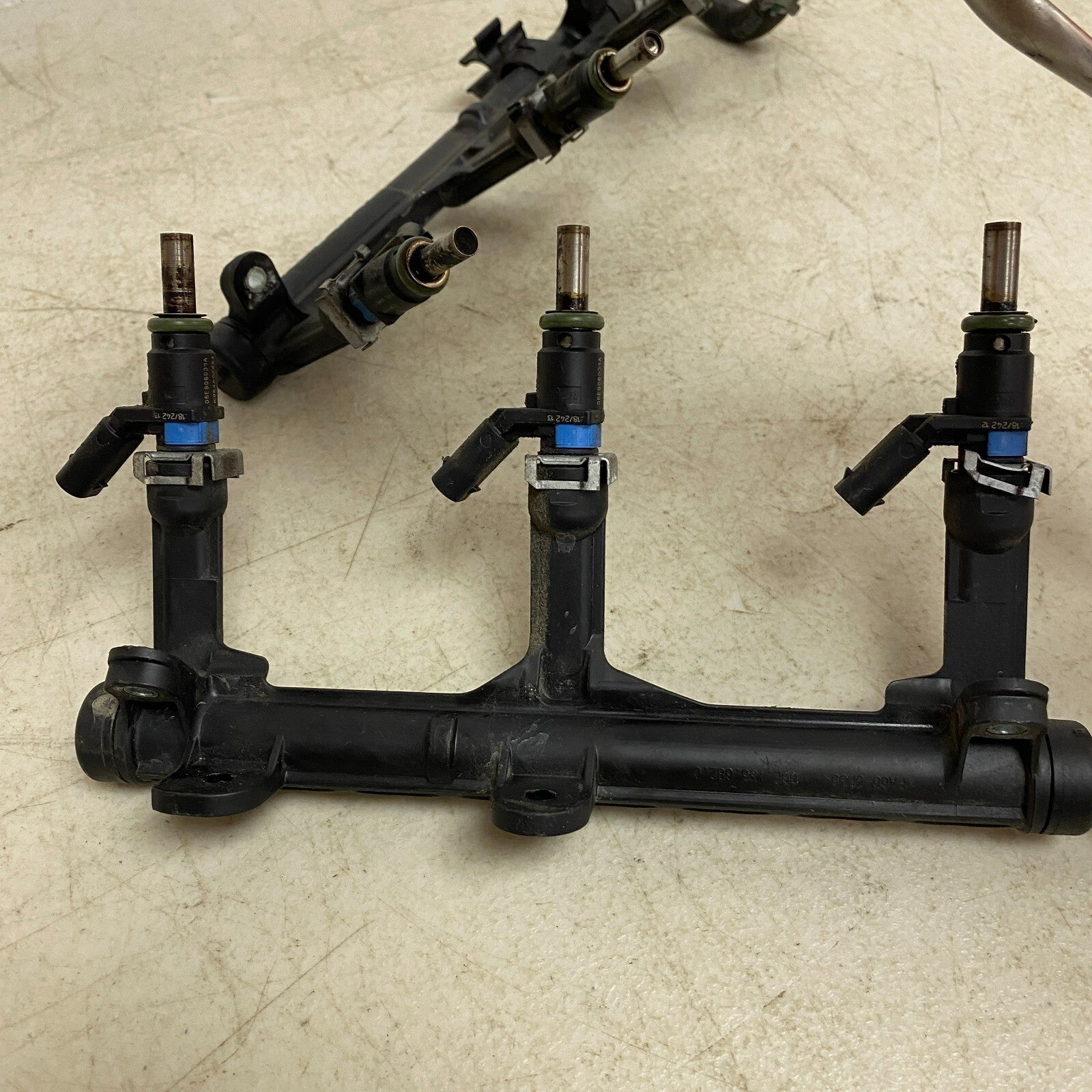 Audi Fuel Supply Distribution Distributor Pipe Line Tube Assem 06E127509AE