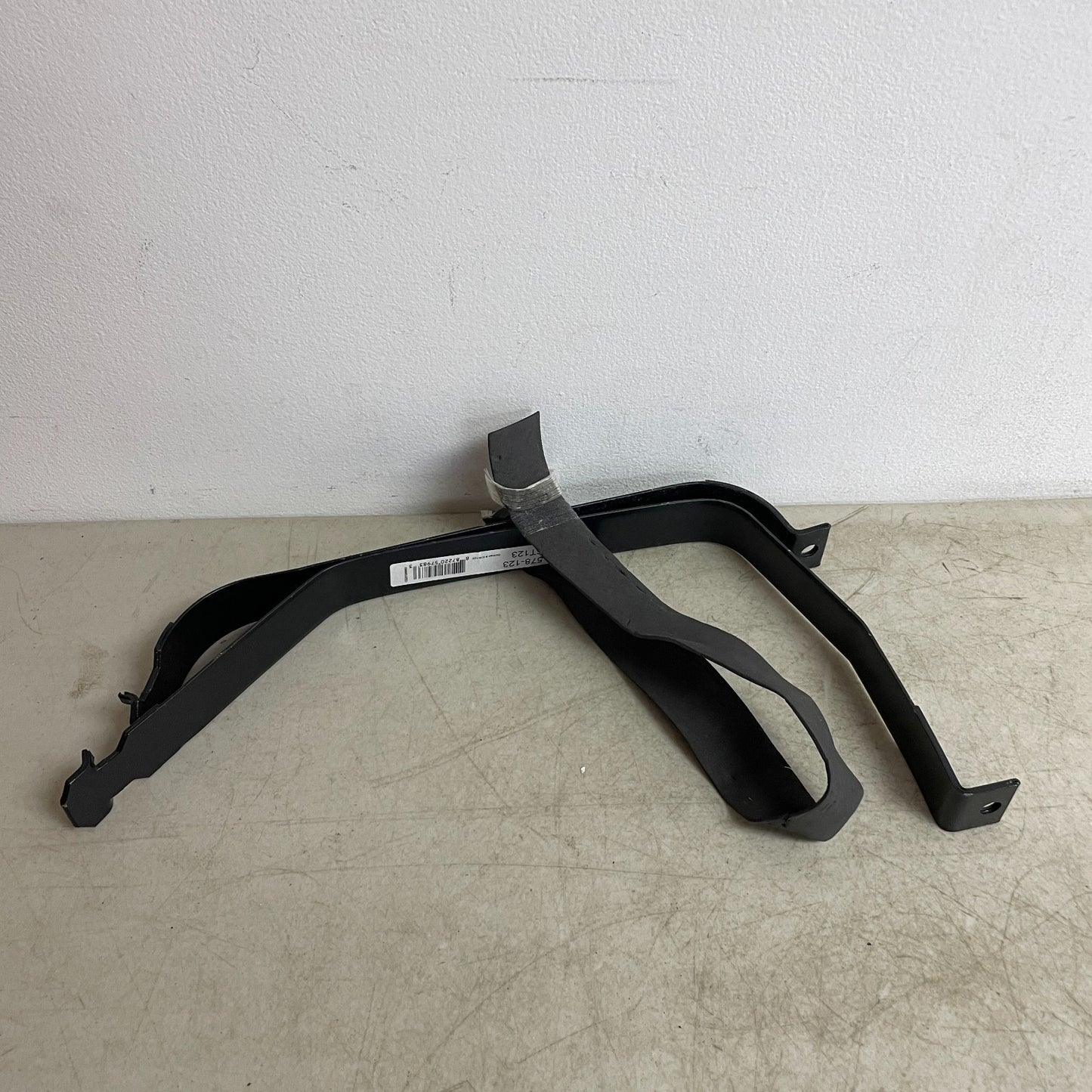 Carquest 578-124 Fuel Tank Strap Fits 1988–2000 Chevy GMC C/K Pickup