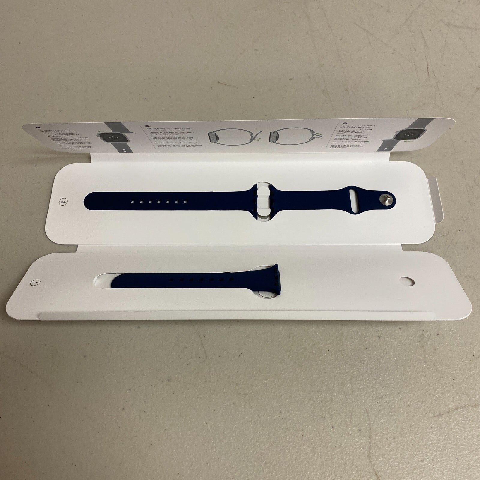 Apple Watch SE (1st Gen) GPS, 40mm Silver Aluminum Case w Abyss Blue Sport Band