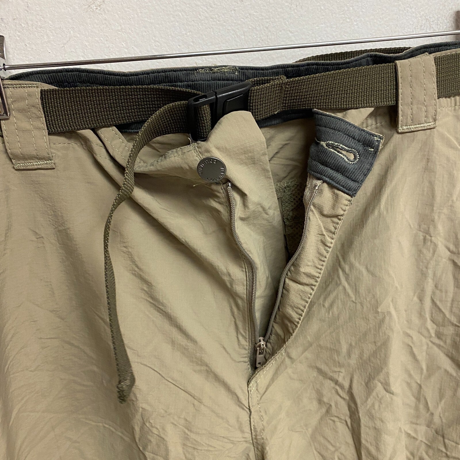 Columbia Men's Trendy Silver Ridge Cargo Shorts Olive Green AM4084-221 Size 40