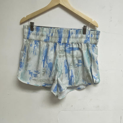 DSG Mid Rise Stride Run Shorts Size Womans Large Torn Camo Faded Olive BRAND NEW