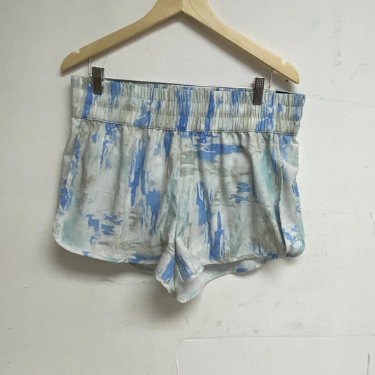 DSG Mid Rise Stride Run Shorts Size Womans Large Torn Camo Faded Olive BRAND NEW