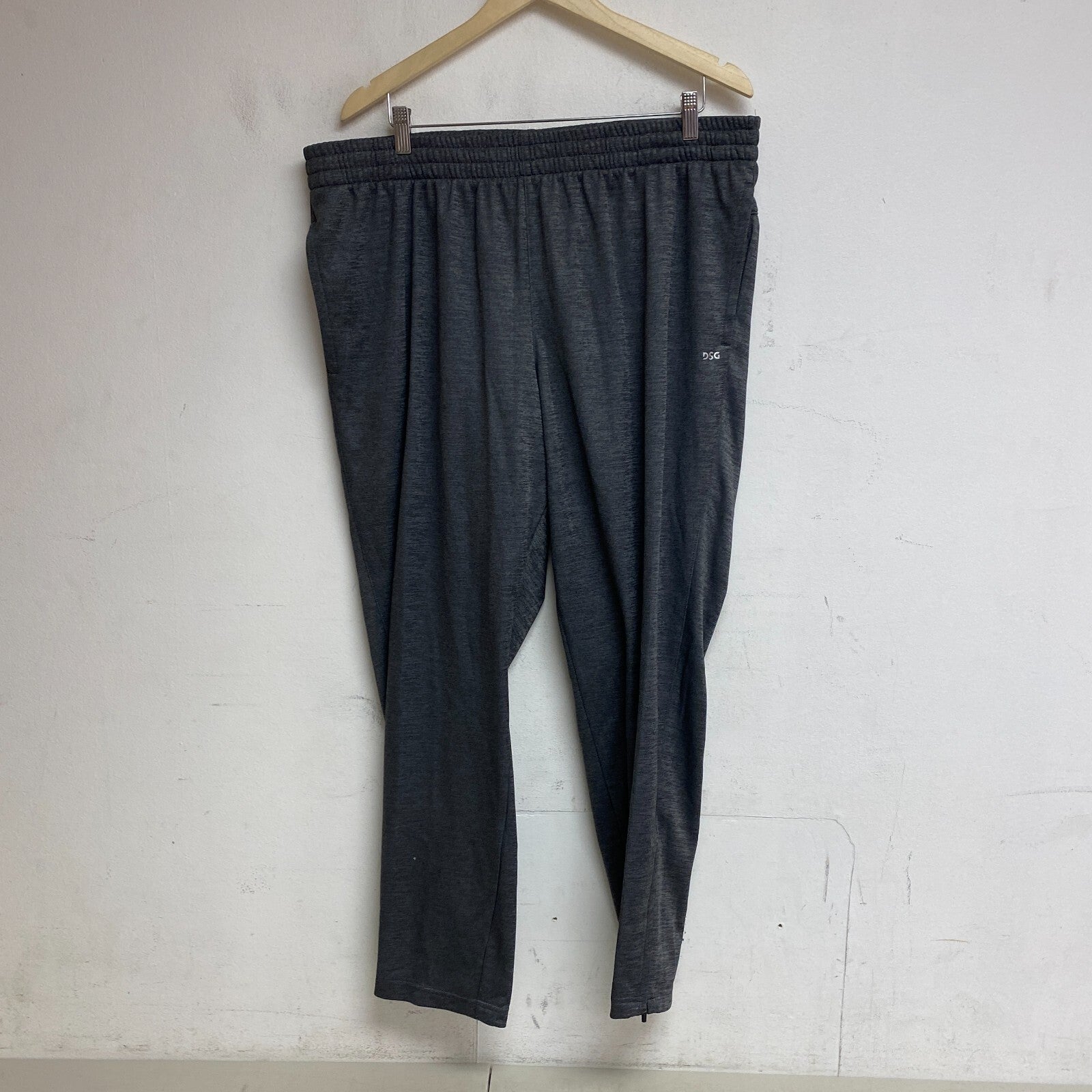 DSG Men's Training Tricot Taper Athletic Pants  Asphalt /Quiet Shade DAM12110H