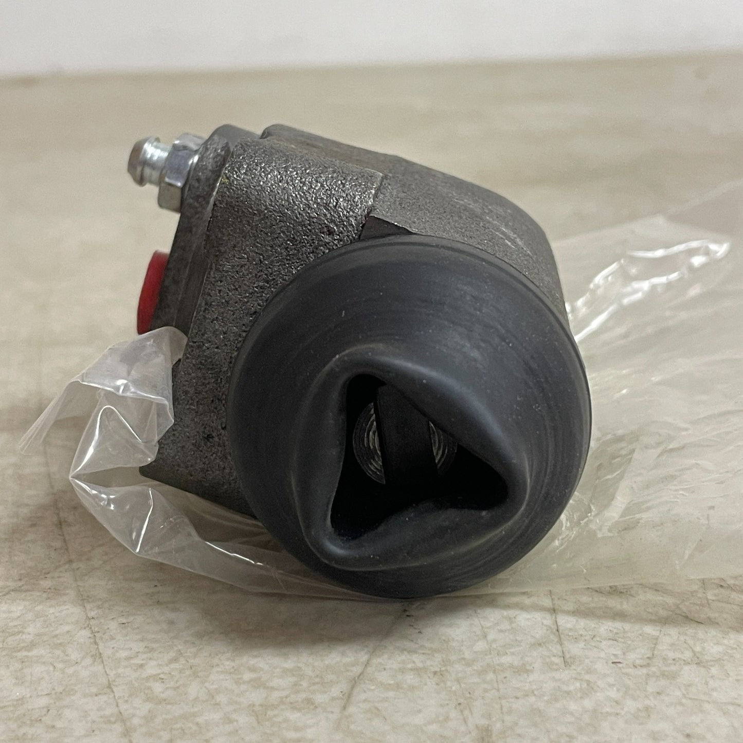 Carquest Wearever Drum Brake Wheel Cylinder WCA8852 1-1/8" Bore Silver Front