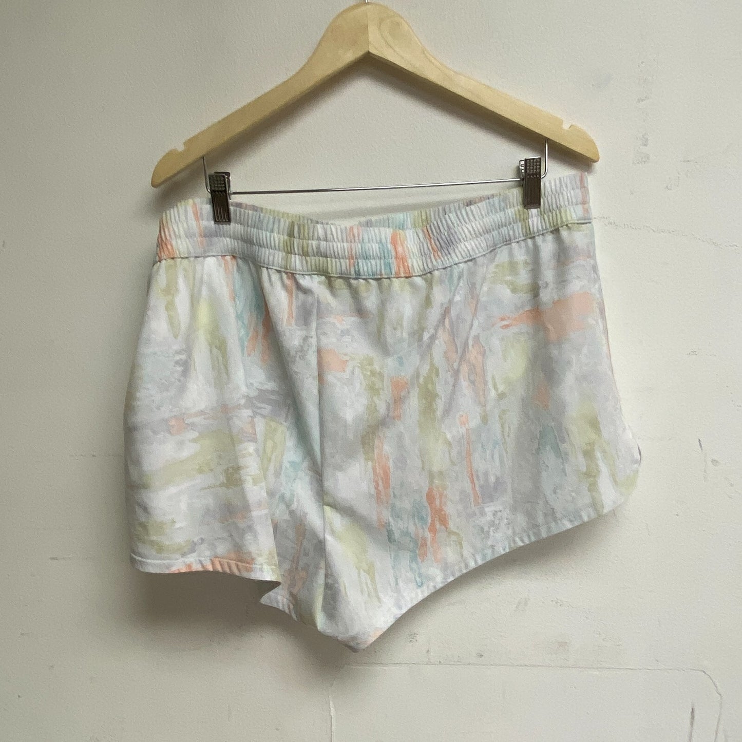 DSG Mid Rise Stride Run Shorts Size Womans XL Torn Camo Multi BRAND NEW