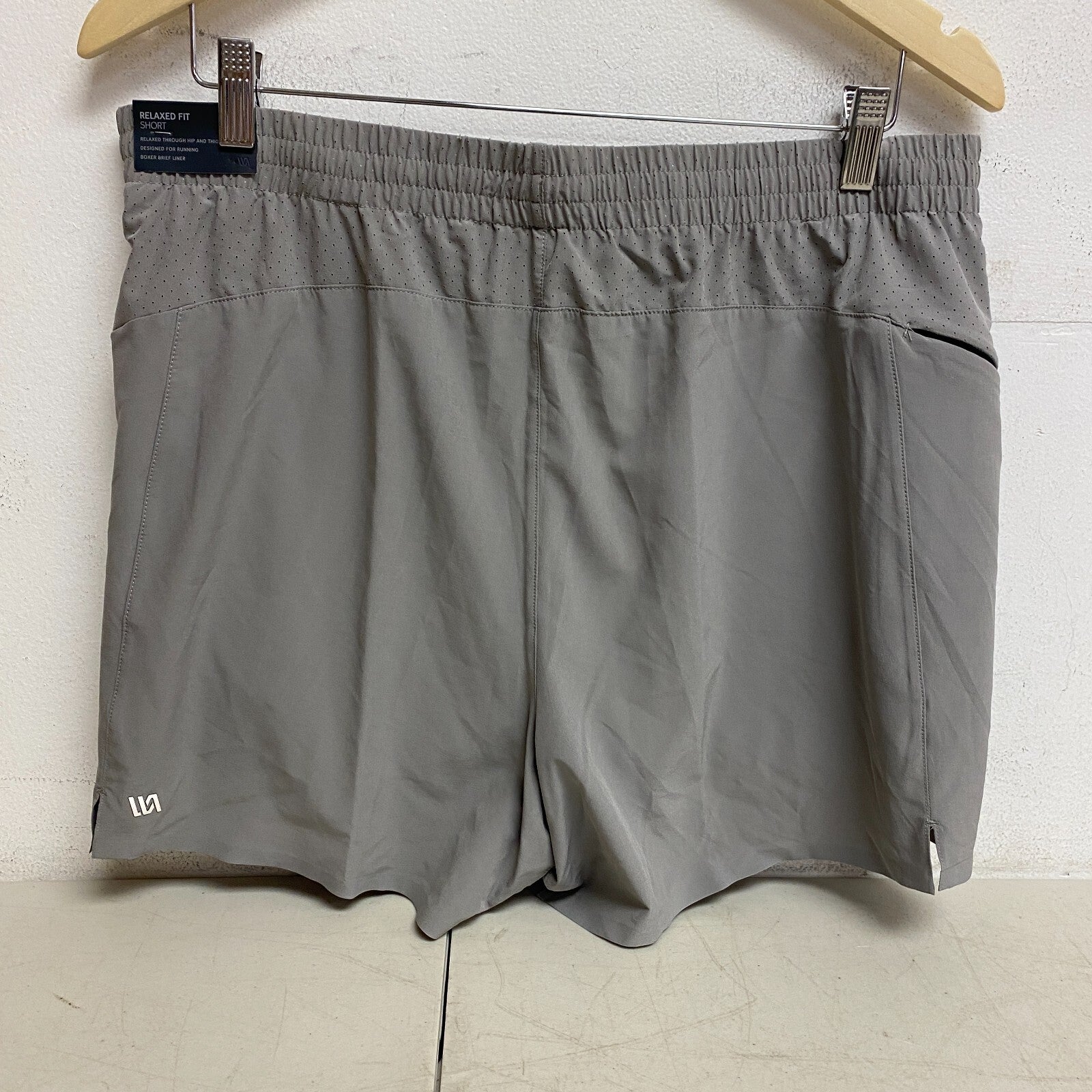 VRST Men's 5â Relaxed Fit Running Accelerate Short  Silver Shadow MAX2315055