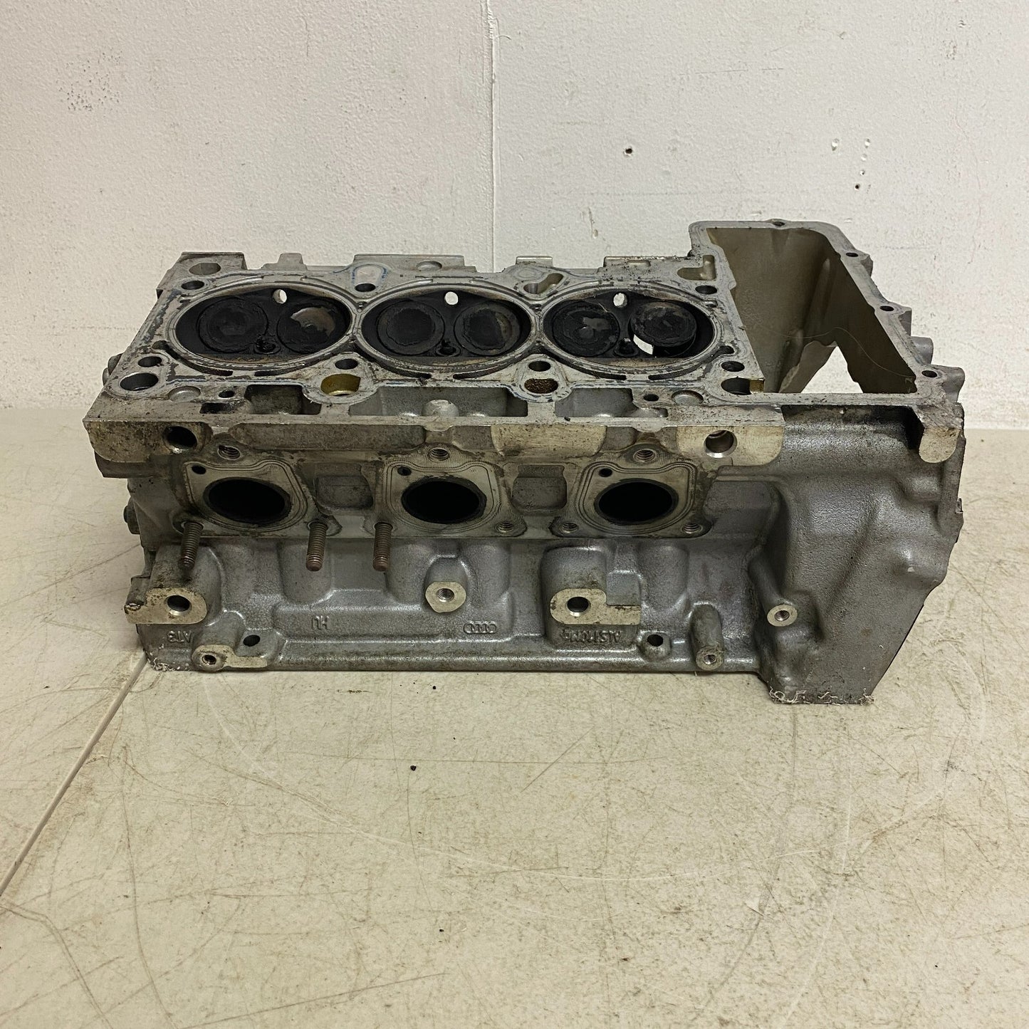 Audi PETROL ENGINE MOTOR LEFT CYLINDER HEAD 06E103404AA