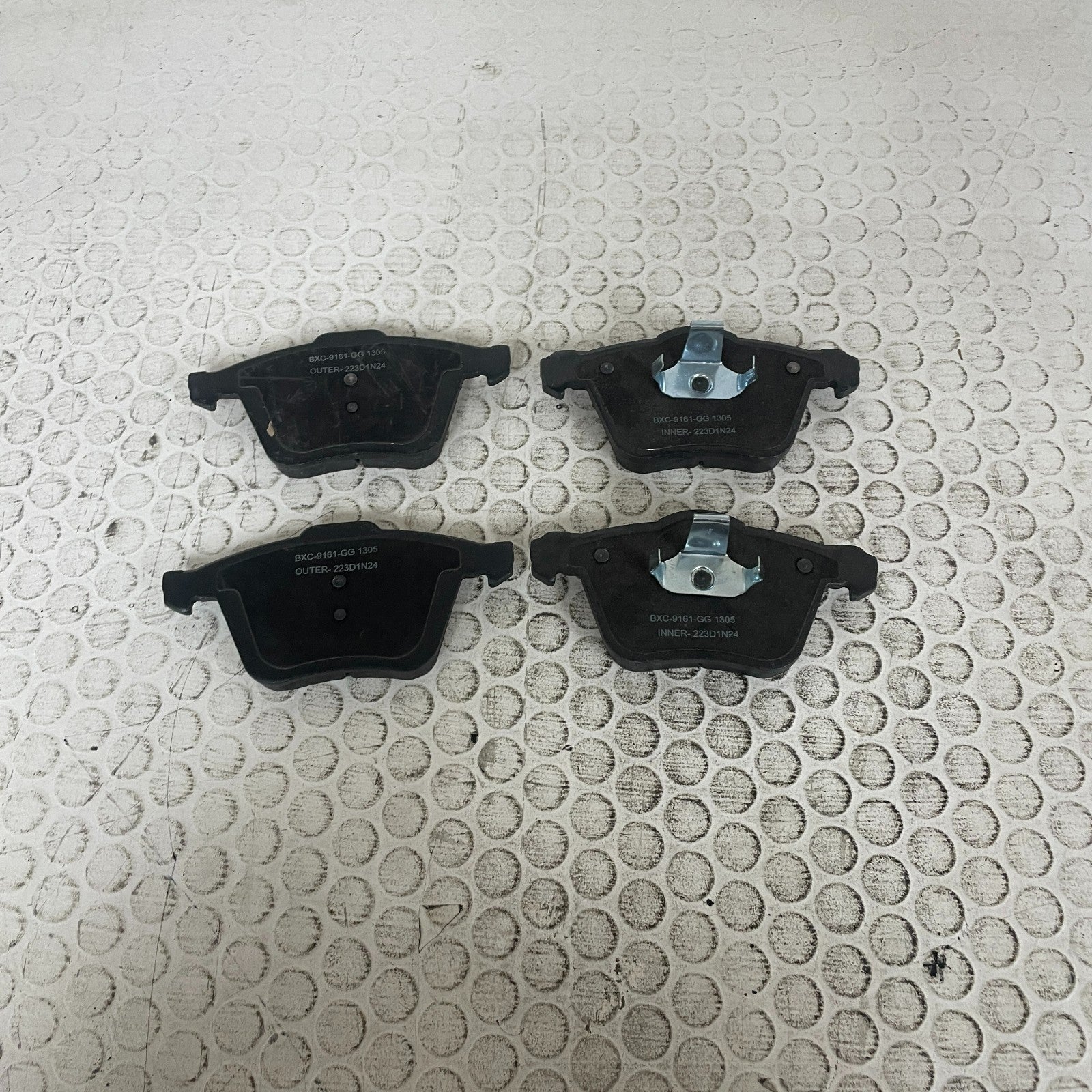 Bendix SBC1305 Ceramic Brake Pads Front 2007-2018 Volvo S60 S80 V60 V70 XC70