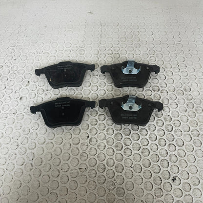 Bendix SBC1305 Ceramic Brake Pads Front 2007-2018 Volvo S60 S80 V60 V70 XC70