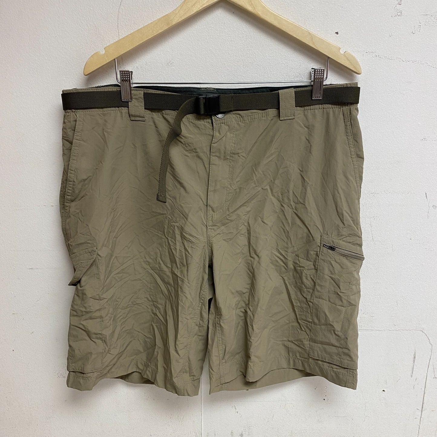 Columbia Men's Trendy Silver Ridge Cargo Shorts Olive Green AM4084-221 Size 40