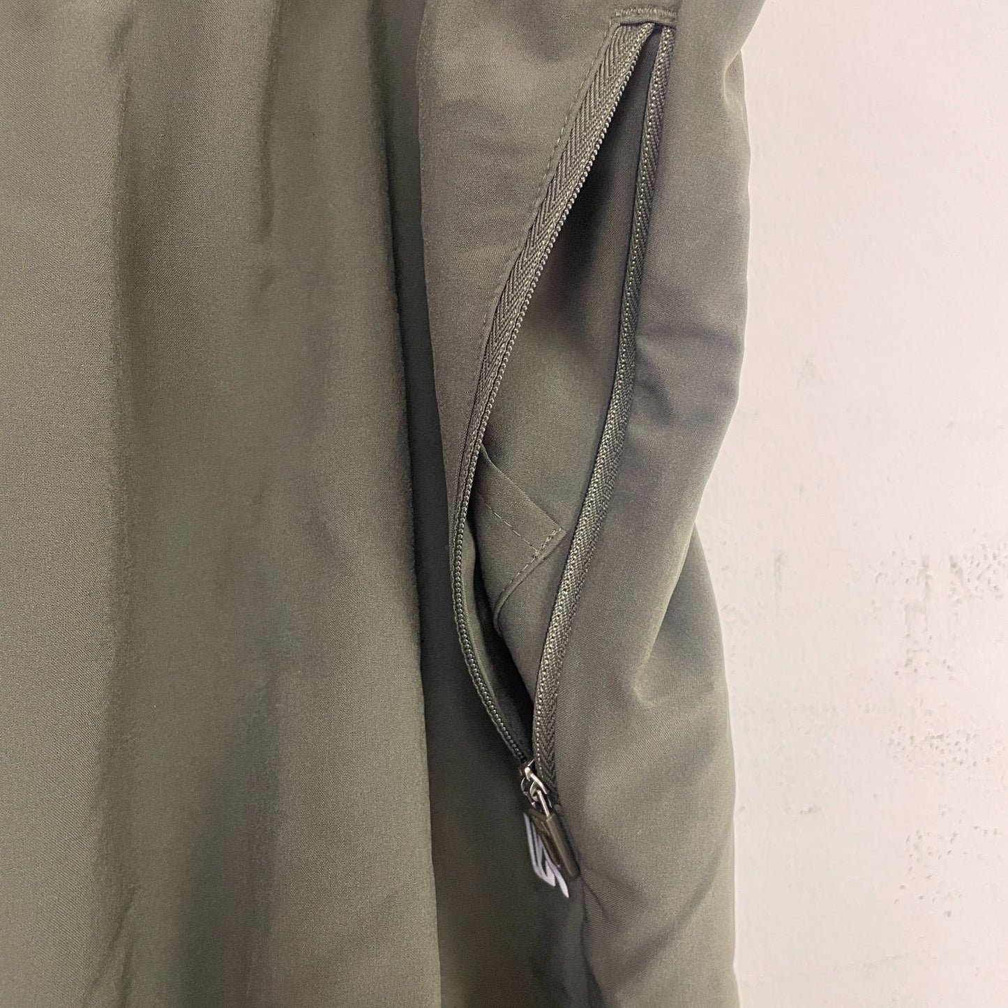 Menâs Mix Media Training Pants Forest Night MAX100404 NWT Gymwear New