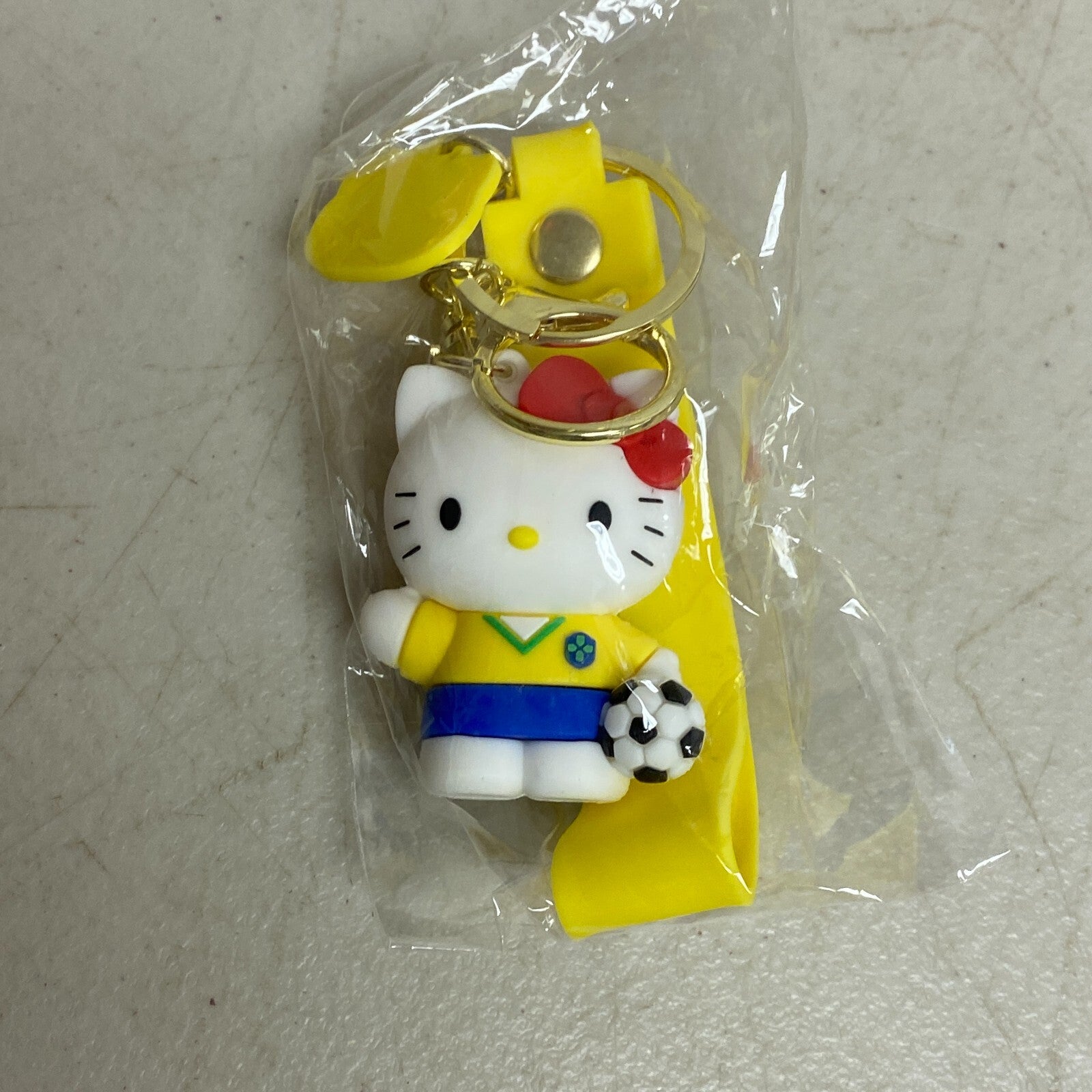 New Assorted Silicone Hello Kitty Keychain With Soccer Hello Kitty Accessory