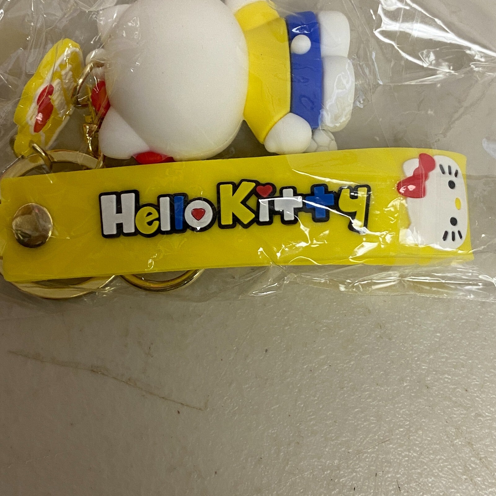 New Assorted Silicone Hello Kitty Keychain With Soccer Hello Kitty Accessory